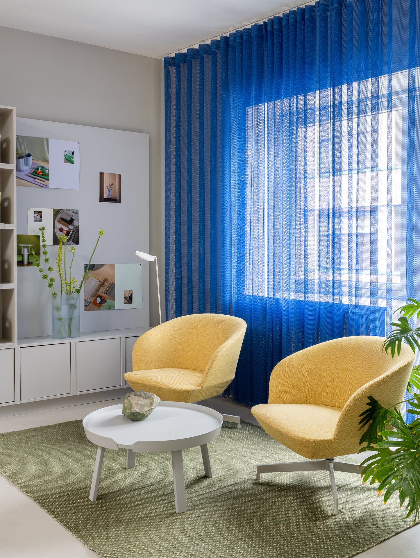 Oslo Lounge Chair with Swivel Base by Muuto