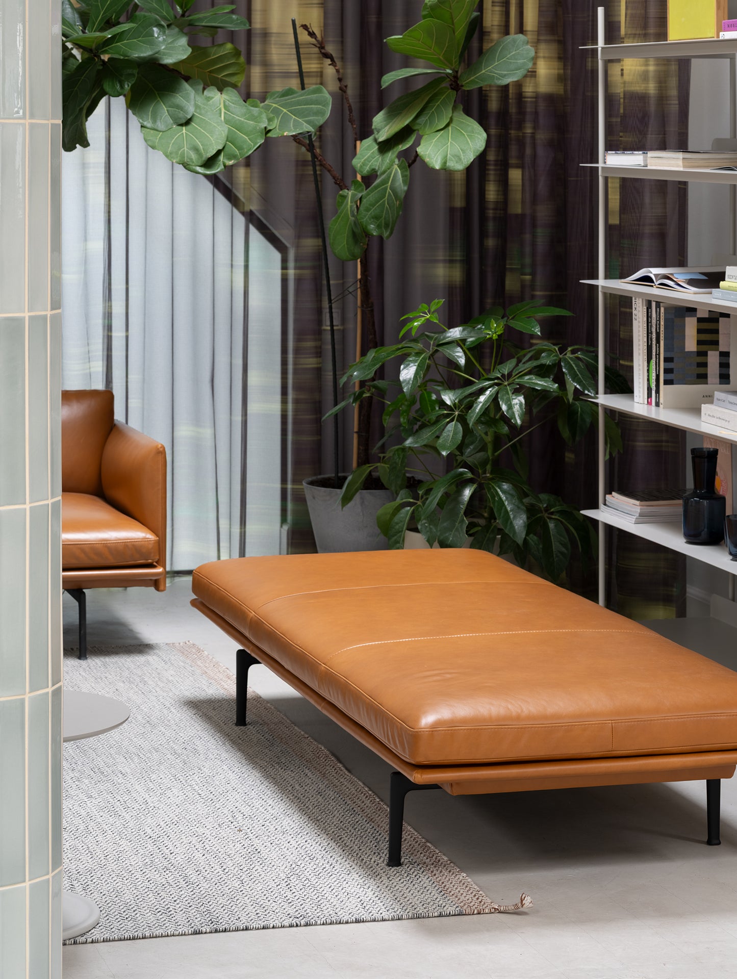 Outline Daybed by Muuto - Cognac Leather