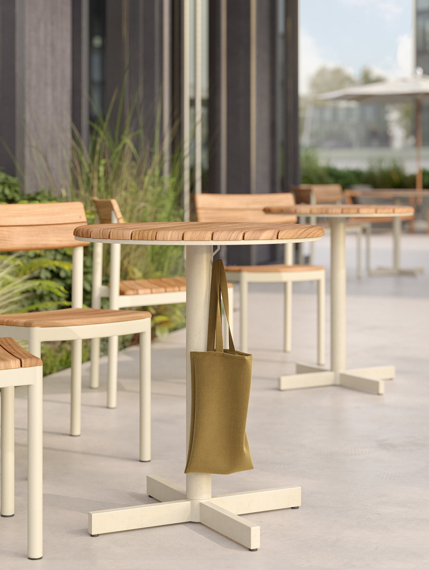 Pelagus Cafe Table by Fritz Hansen - Light Ivory