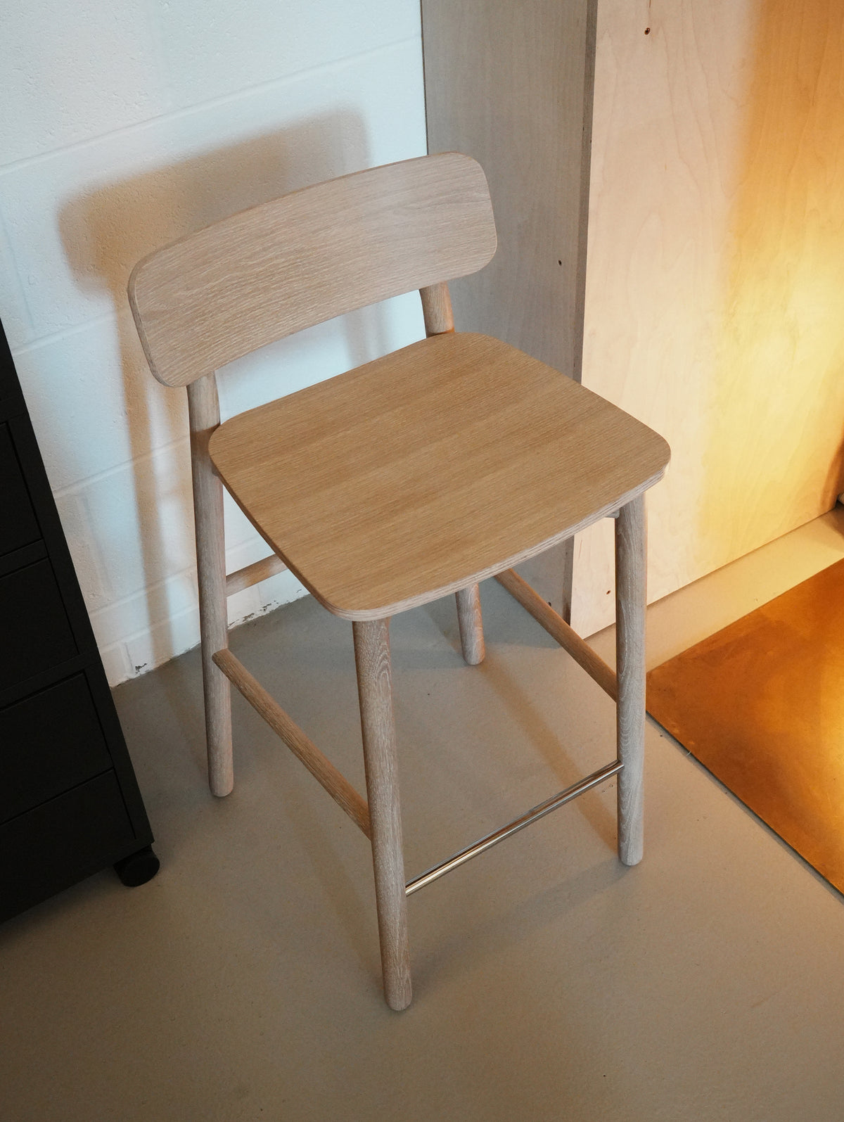 Hven Bar Stool / White Oiled Oak / 67 cm / Ex-Display by Fritz Hansen