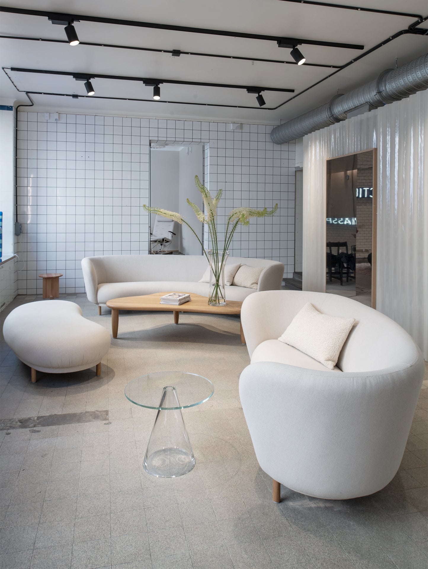 Dandy Ottoman by Massproductions - Vill Nova Geneve