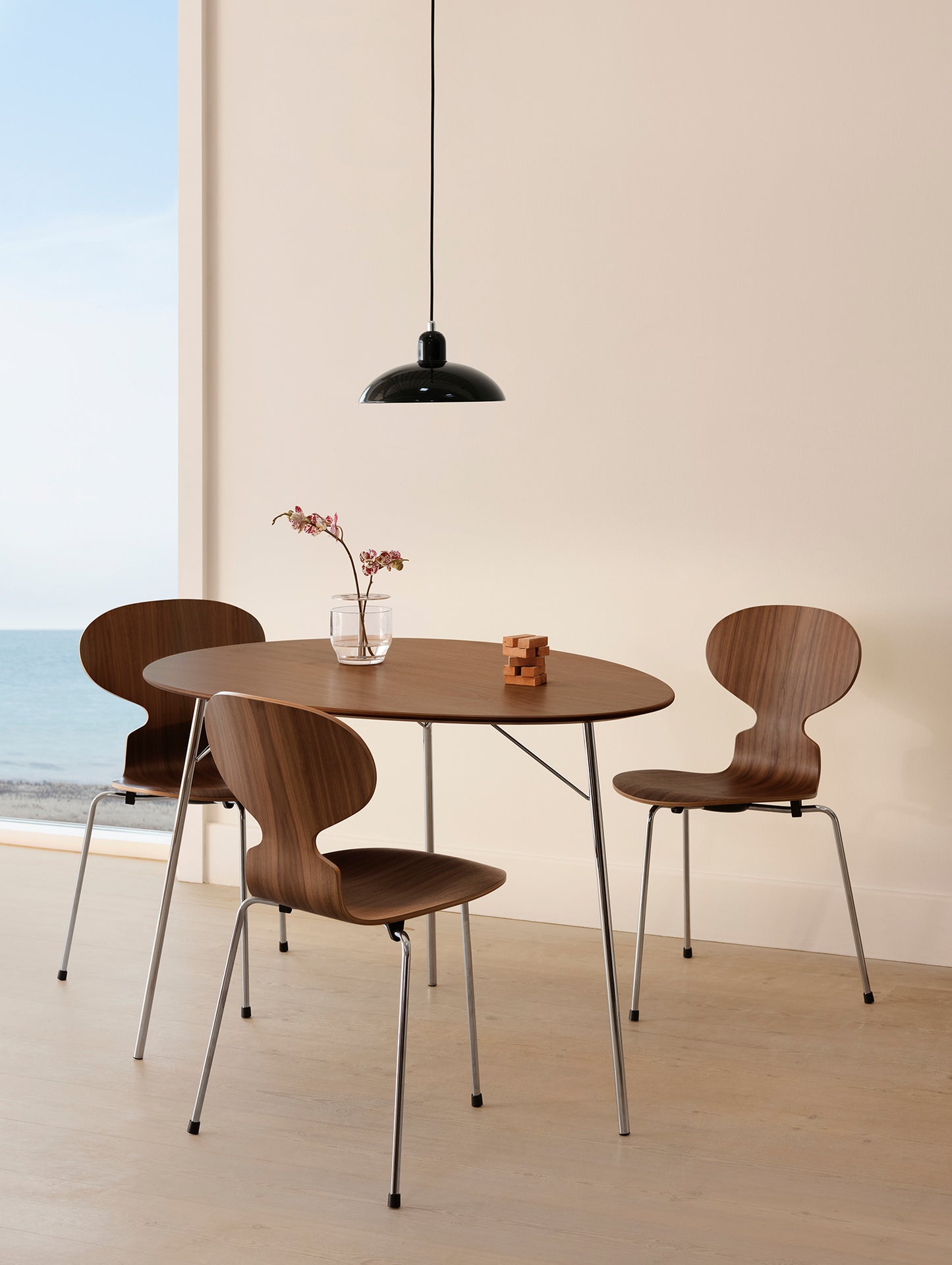 Egg Table by Fritz Hansen