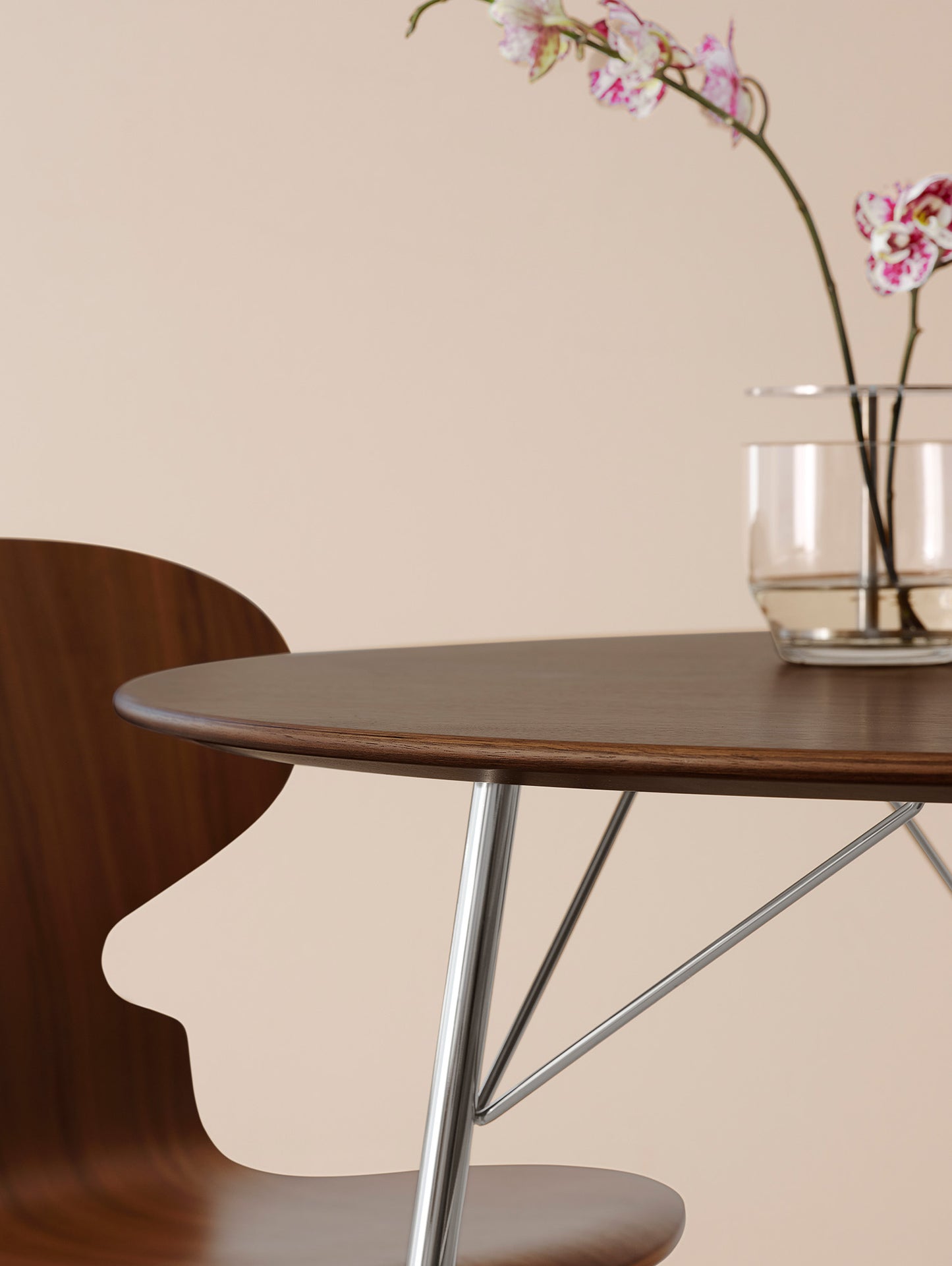 Egg Table by Fritz Hansen
