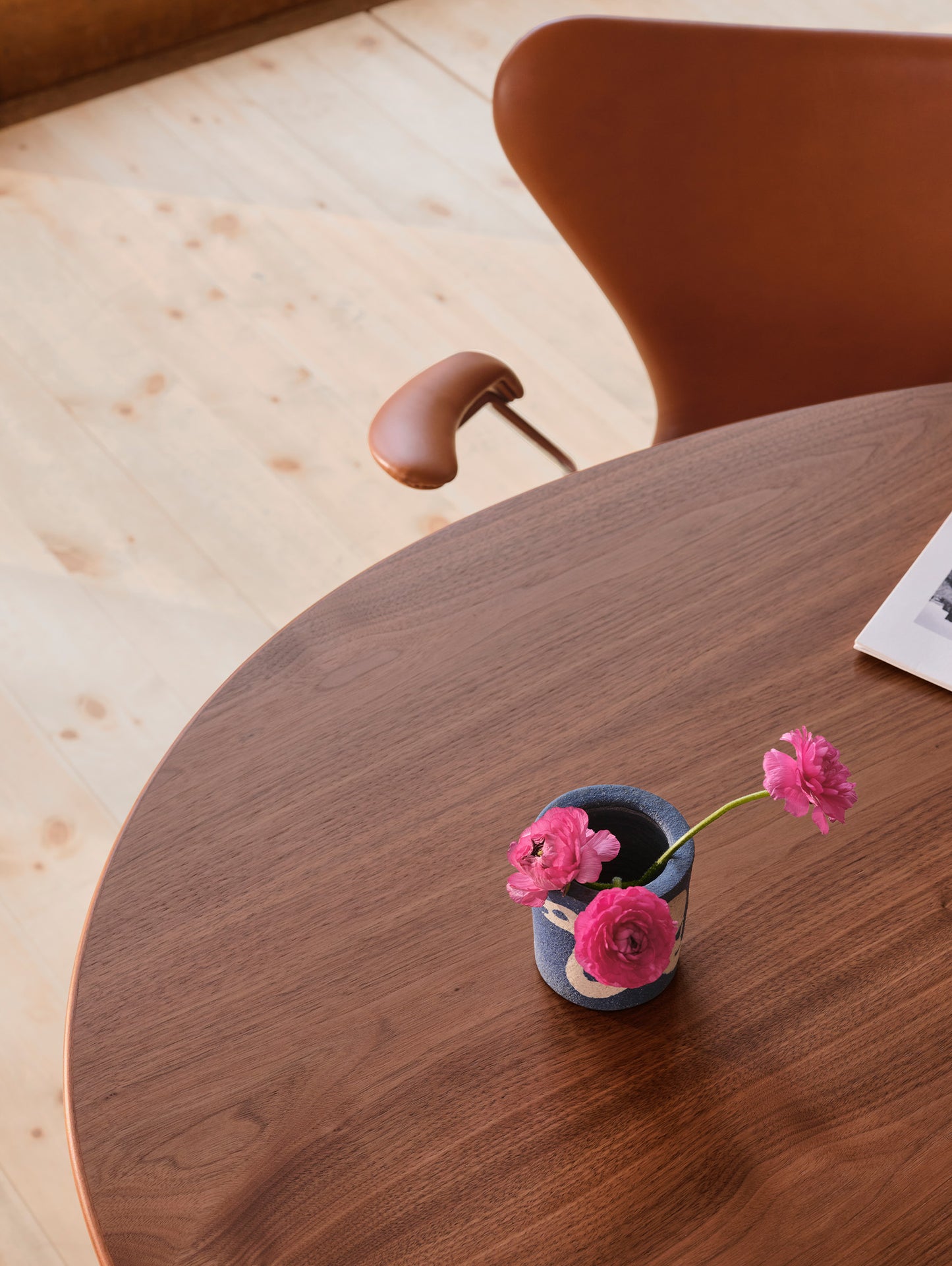 Egg Table by Fritz Hansen