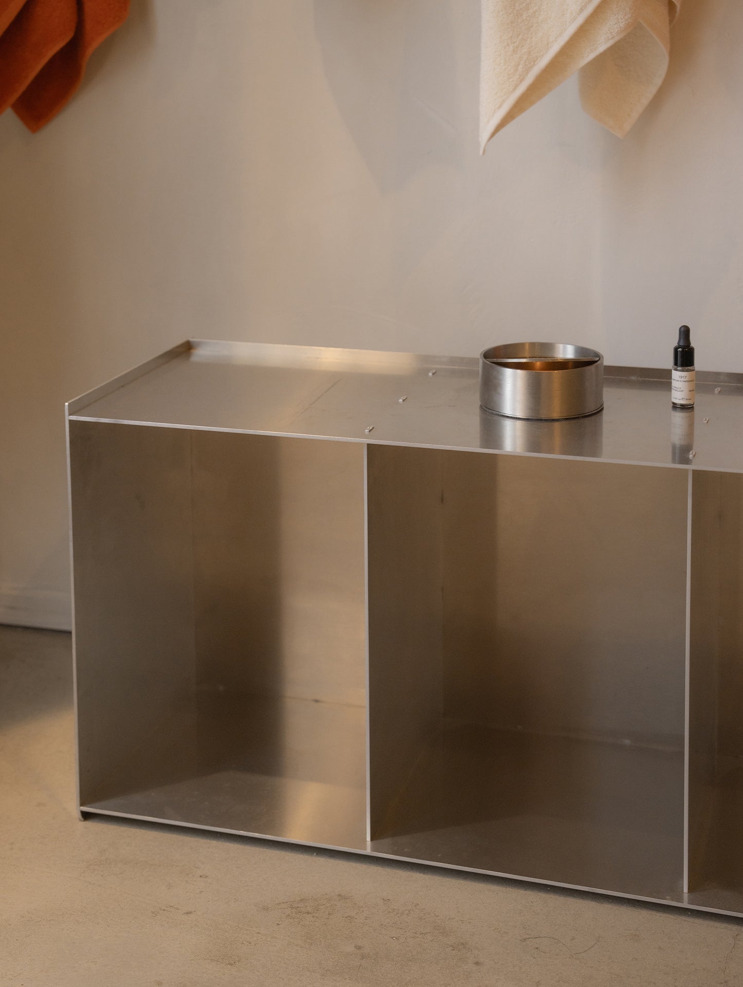 Rivet Case by Frama