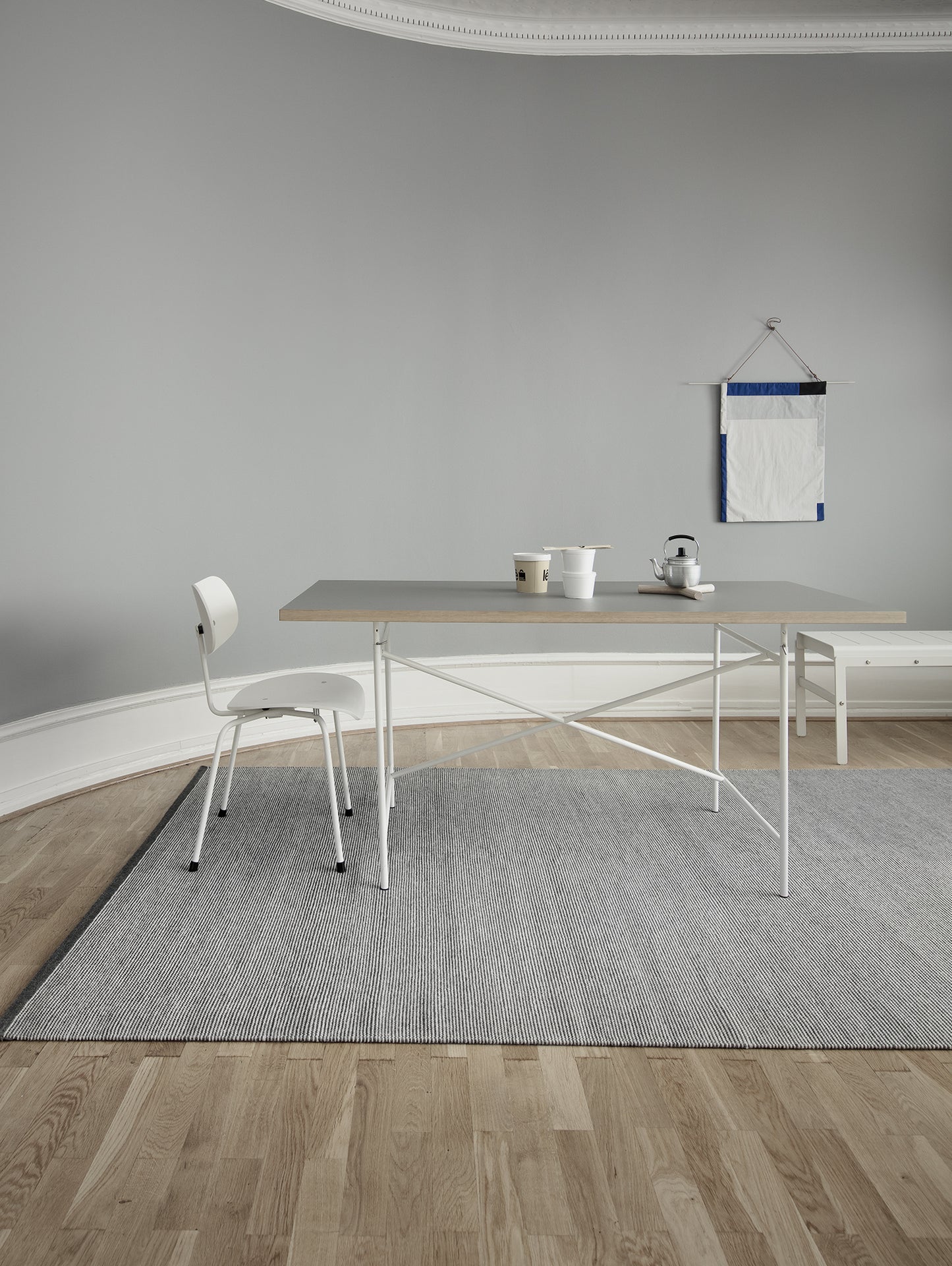 Fabula Erica Rug in Charcoal / Off-White