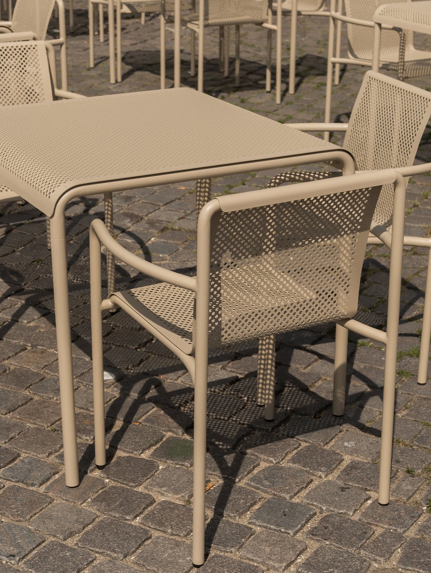 Dapple Dining Table by Ferm Living - 80x80 / Cashmere
