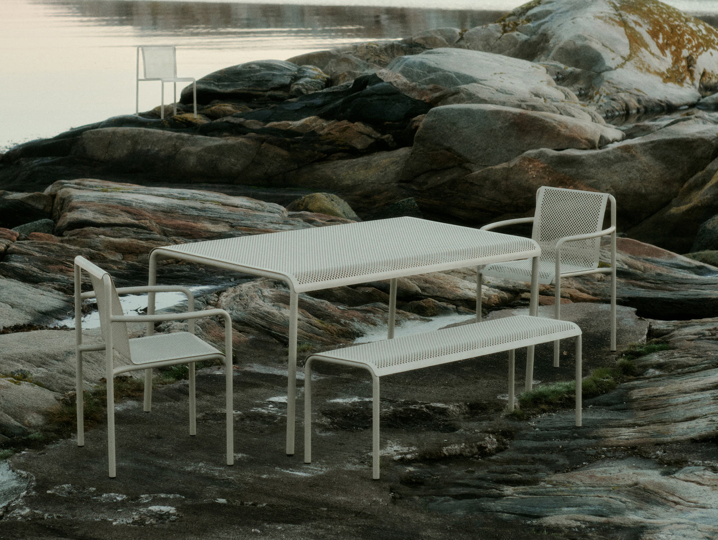 Dapple Dining Table by Ferm Living - 160x90 / Cashmere