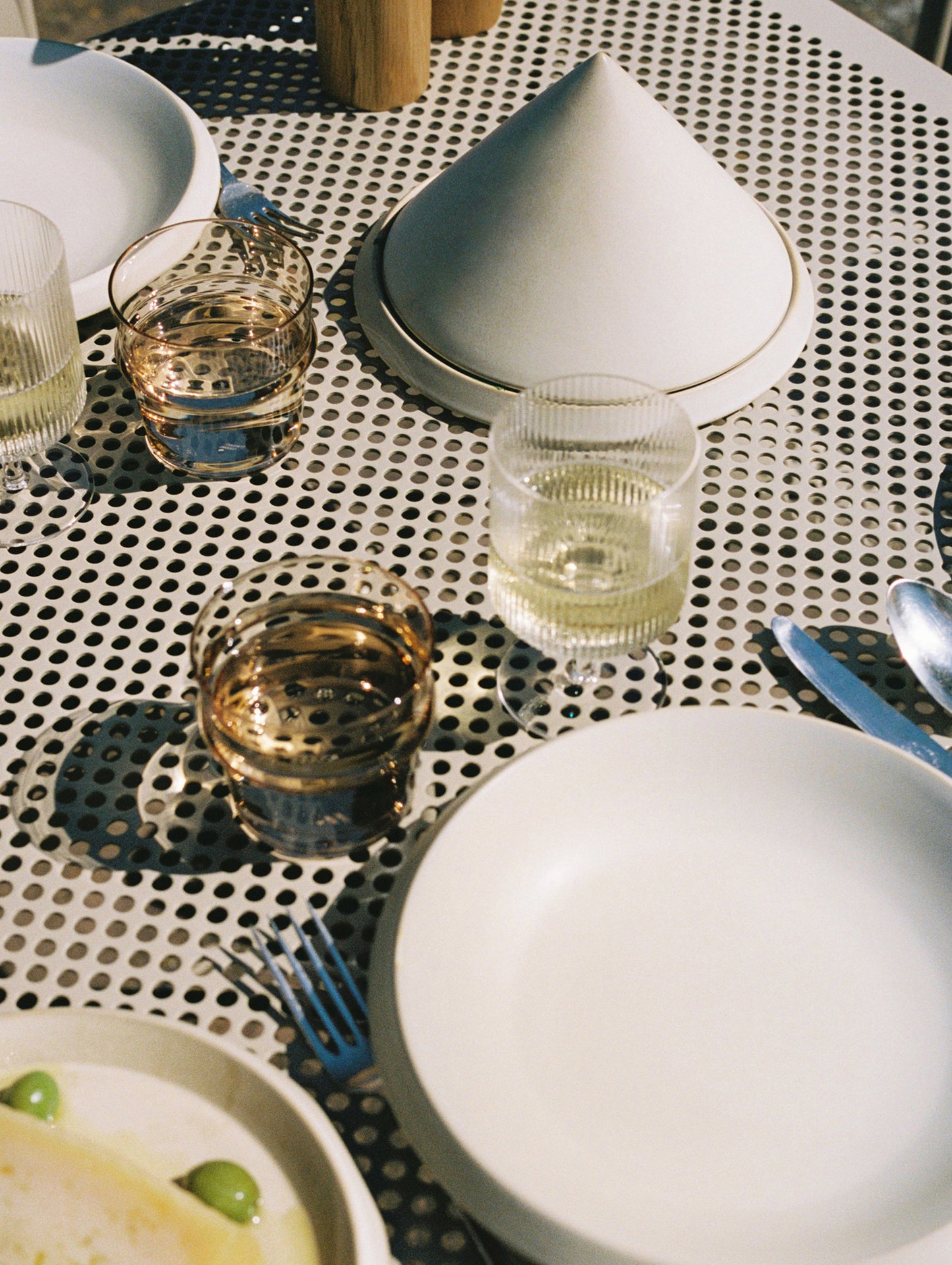 Dapple Dining Table by Ferm Living - 160x90 / Cashmere