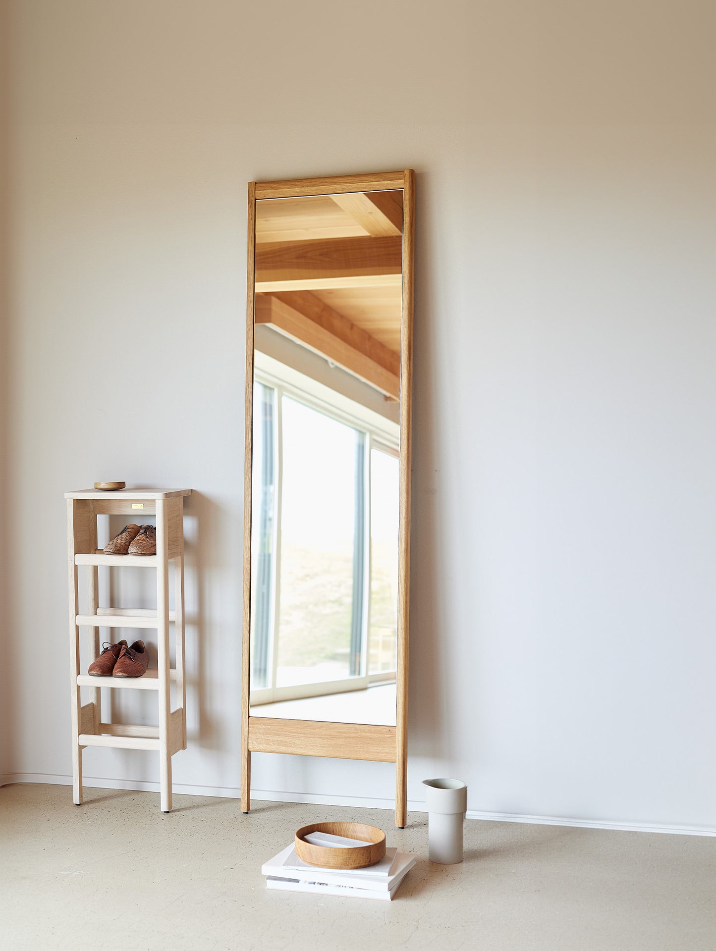A Line Mirror by Form and Refine
