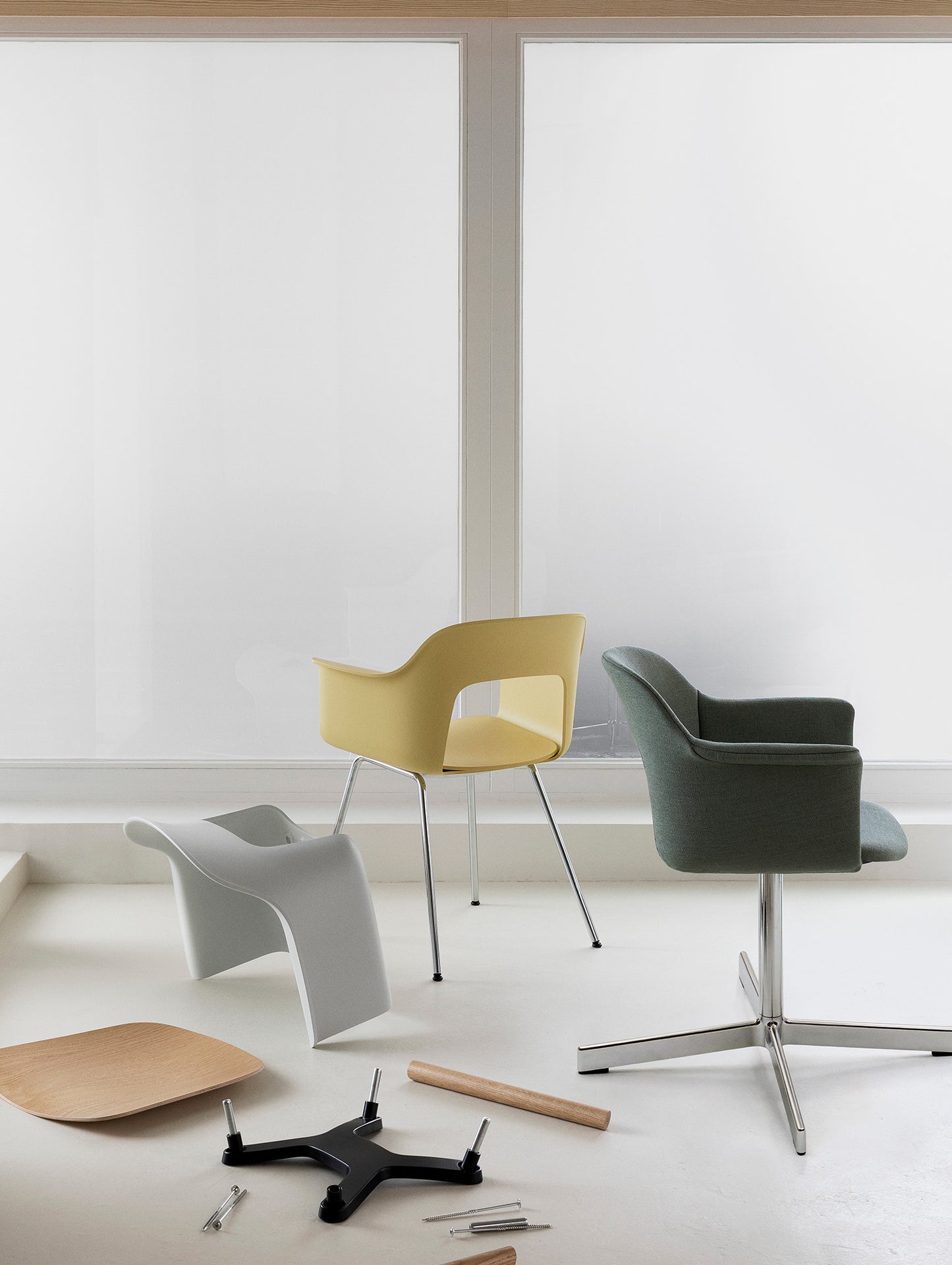 Layout Armchair - Swivel Base by HAY