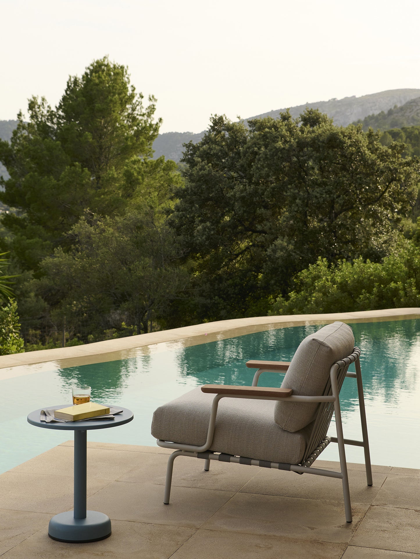 Settle Lounge Chair by Muuto - Grey Frame / Laze 01