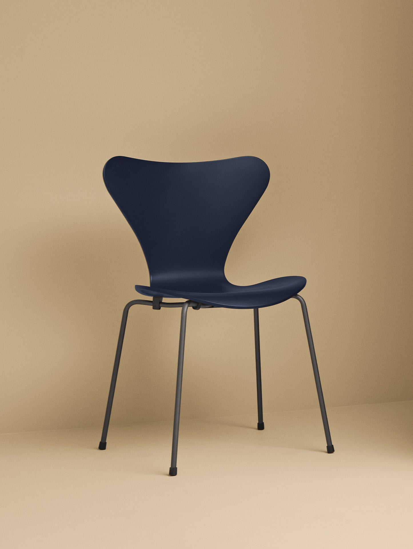 Series 7™ 3107 Dining Chair by Fritz Hansen - Midnight Blue Coloured Ash Veneer Shell / Warm Graphite Steel