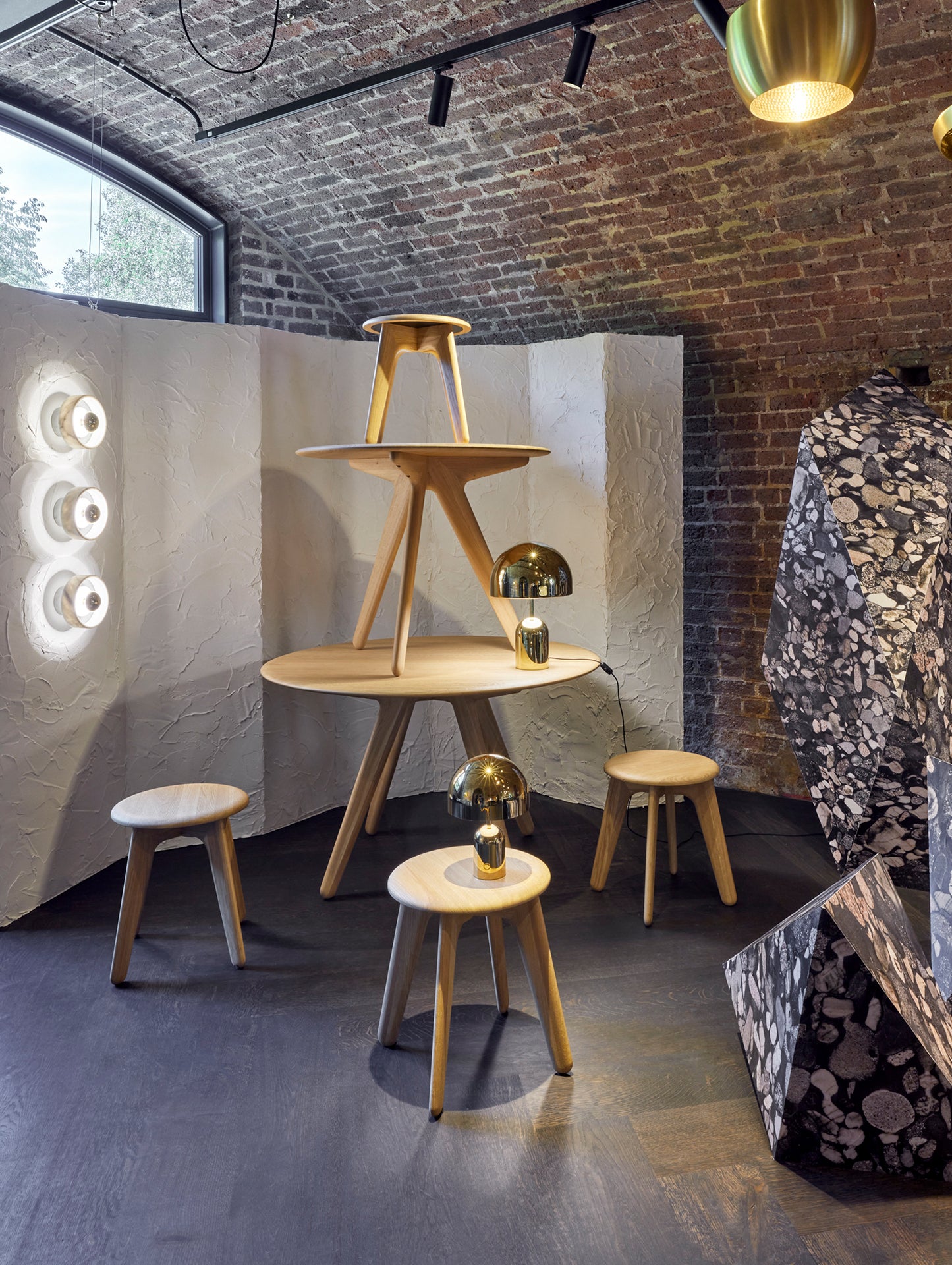 Slab Round Dining Table by Tom Dixon - Lacquered Oak