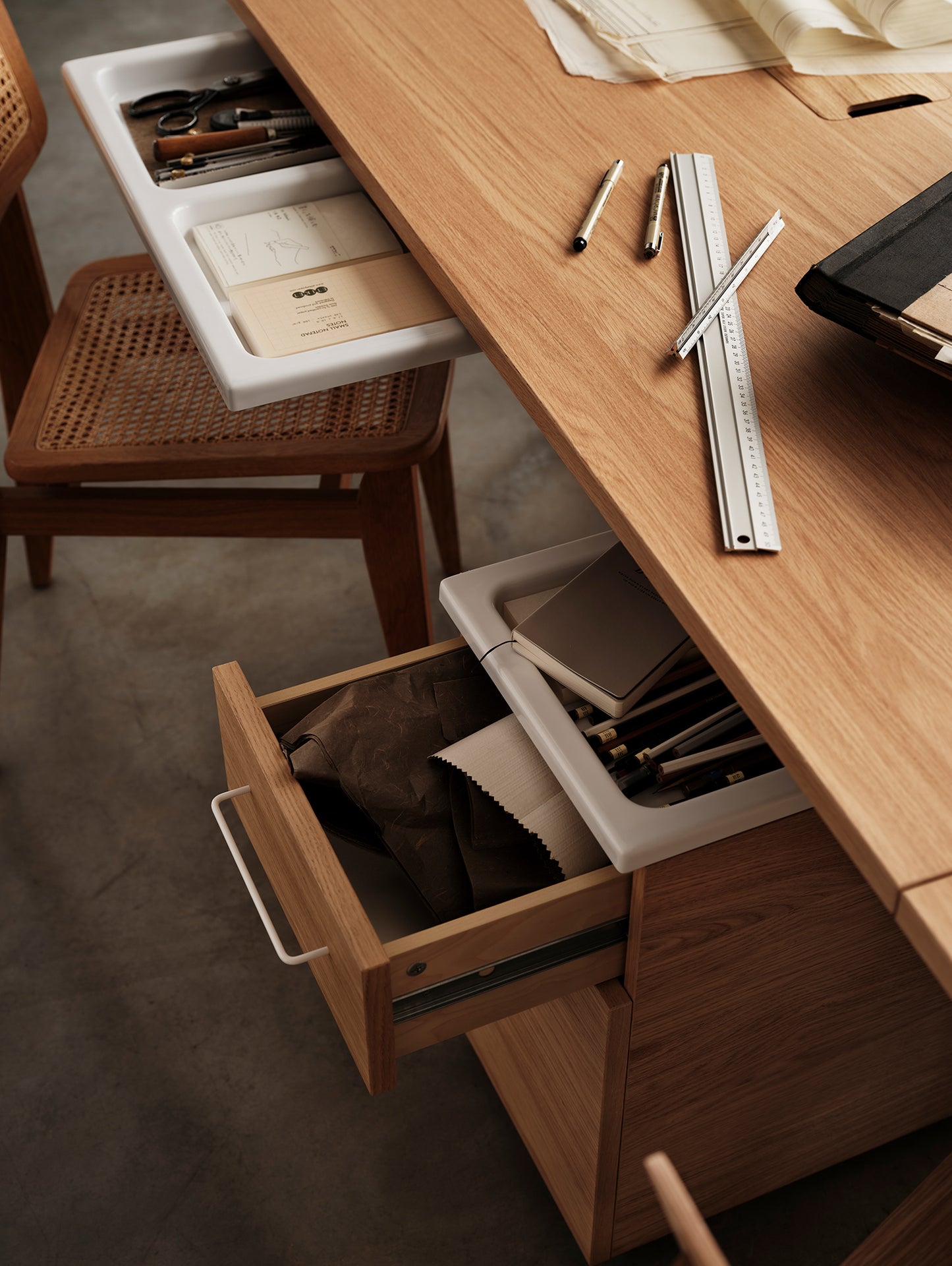 Height Adjustable Work Desk by String