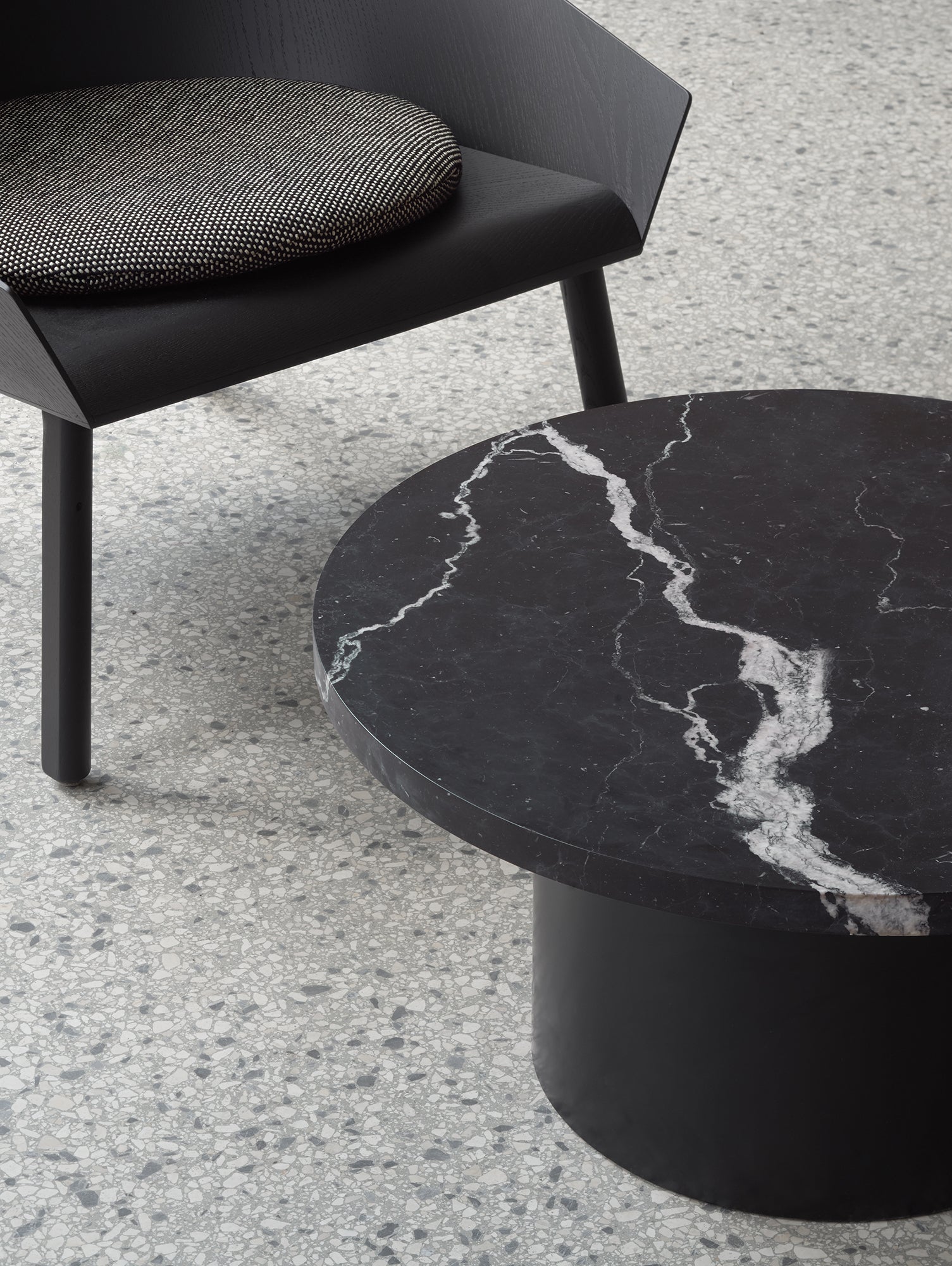CT09 Enoki Side Table by e15 - (D70 / H35 cm) Nero Marquina Marble Tabletop / Jet Black Steel Base