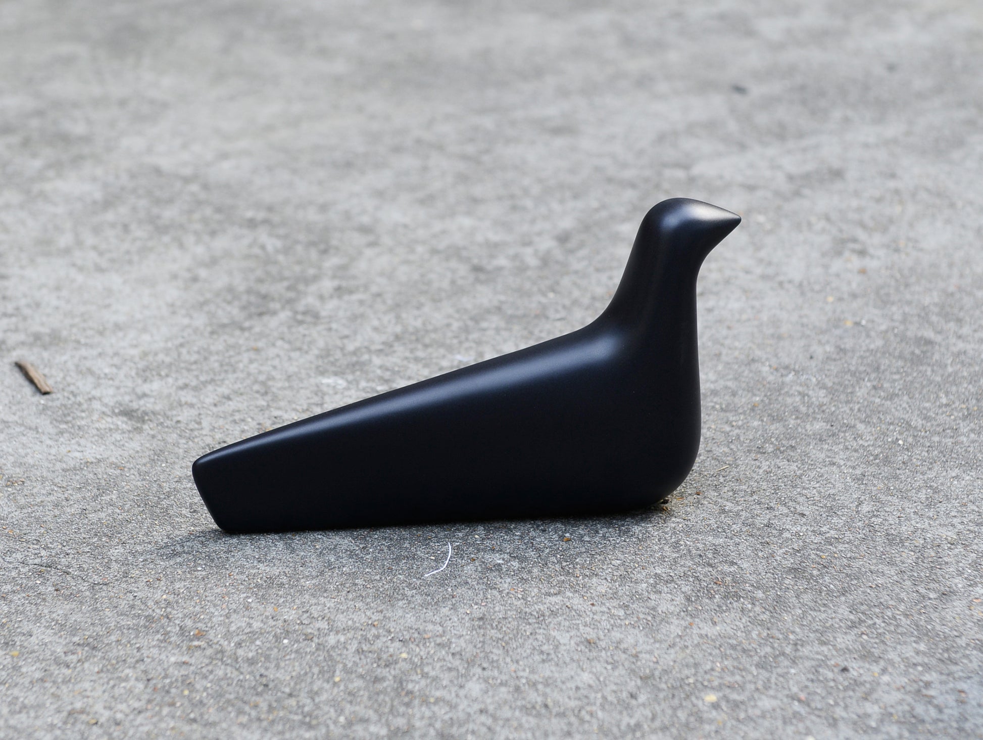 L'Oiseau Ceramic Bird by Vitra -  Charcoal / Matt Finish
