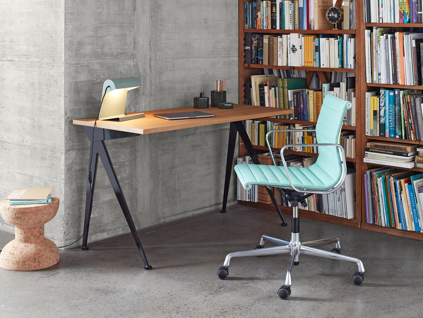 Compas Direction by Vitra - Oiled Oak Tabletop / Deep Black Base