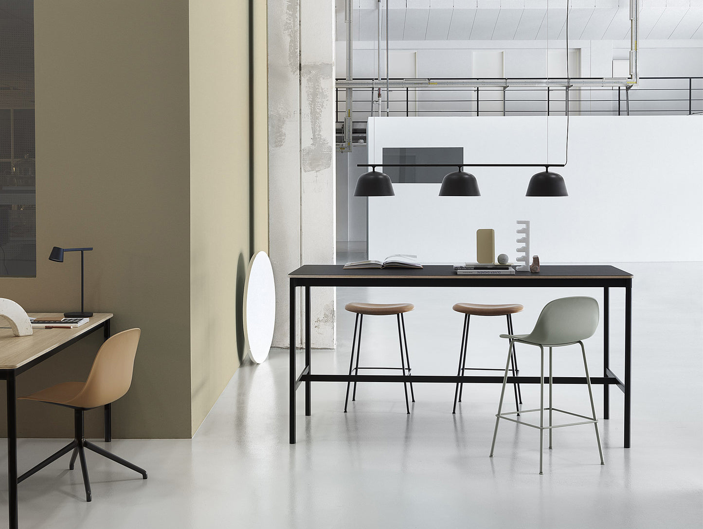 Black Ambit Rail Lamp by Muuto
