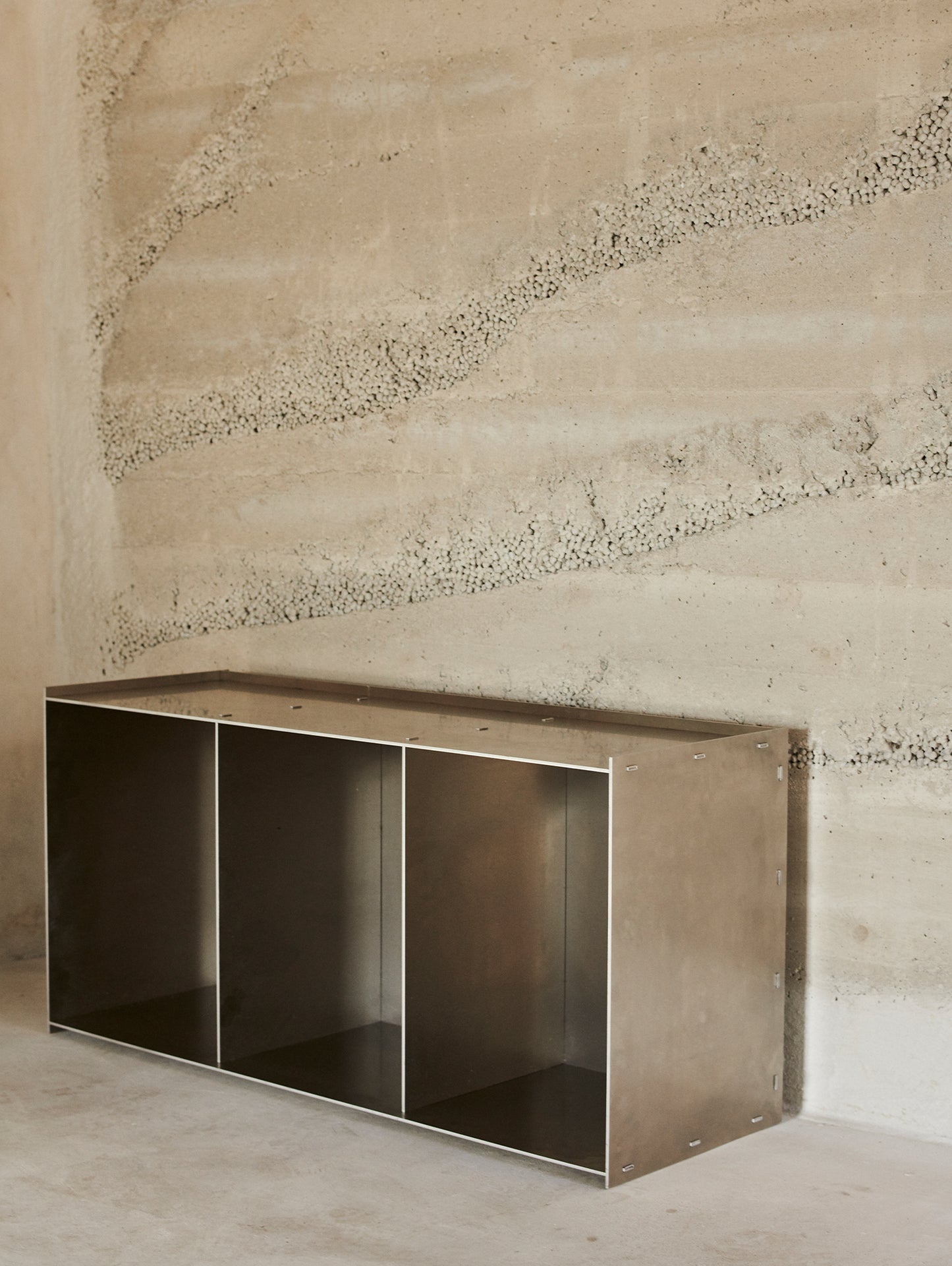Rivet Case by Frama