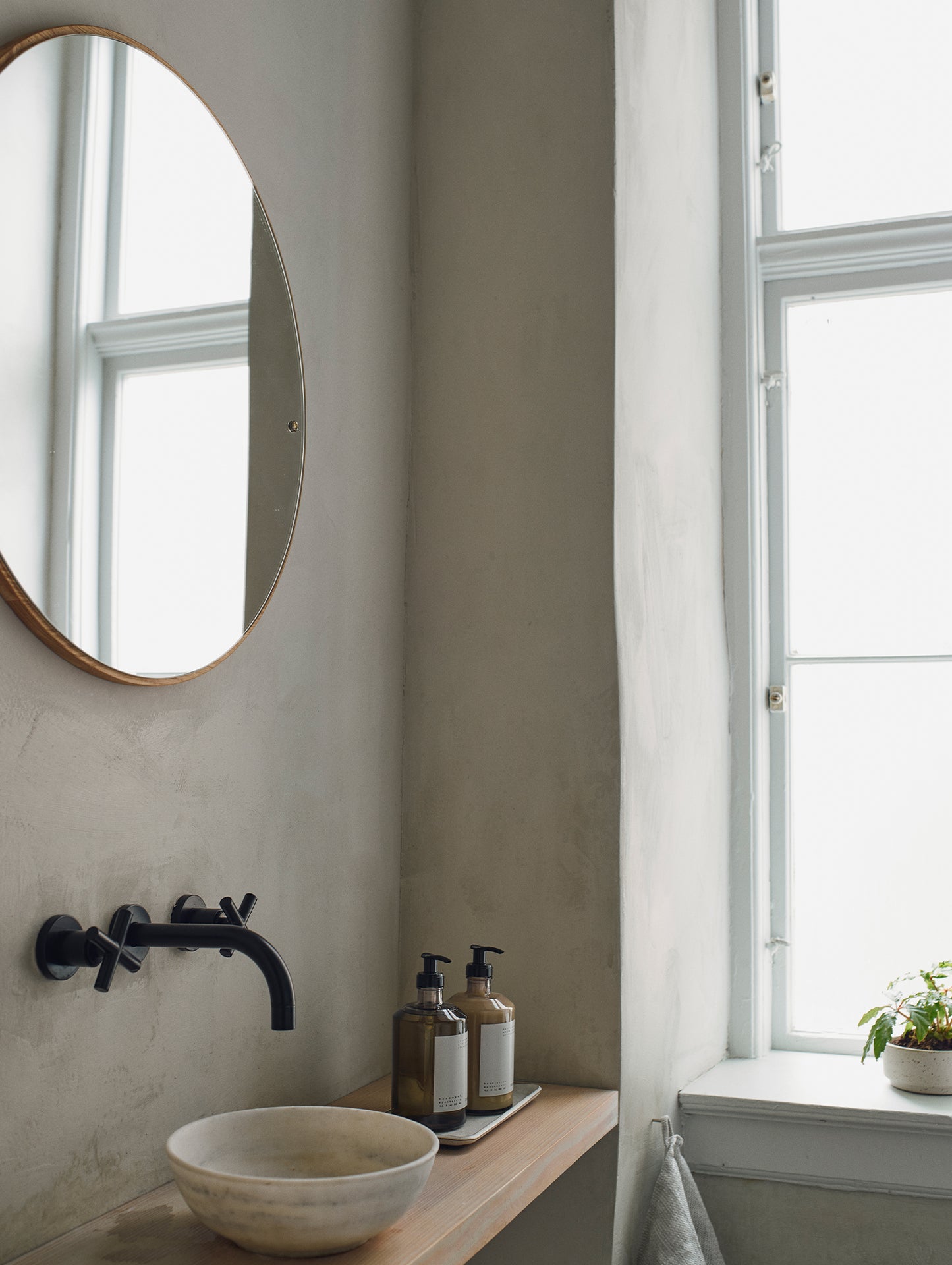 CM-1 Circle Mirror by Frama
