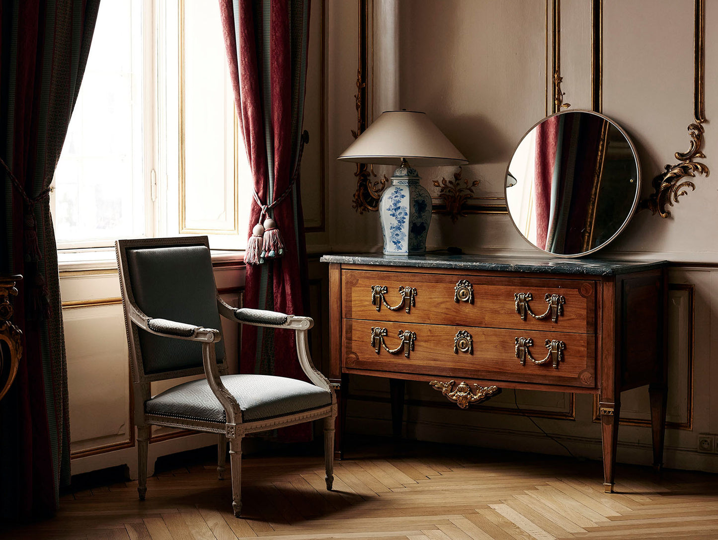 CM-1 Circle Mirror by Frama