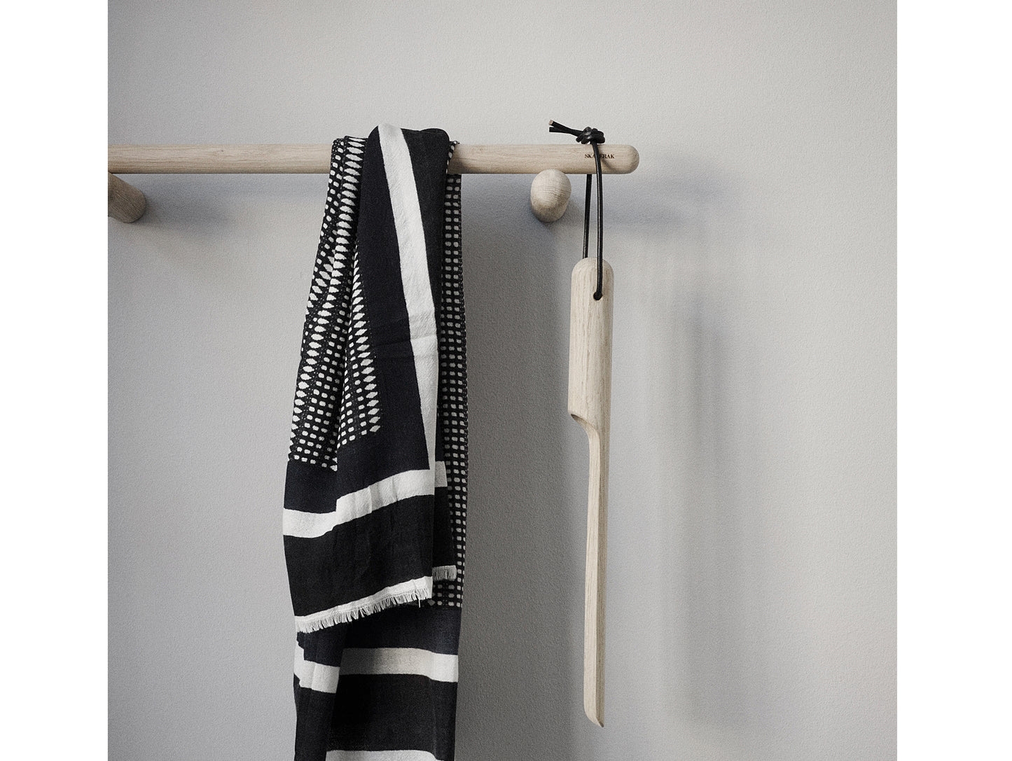 Georg Coat Rack