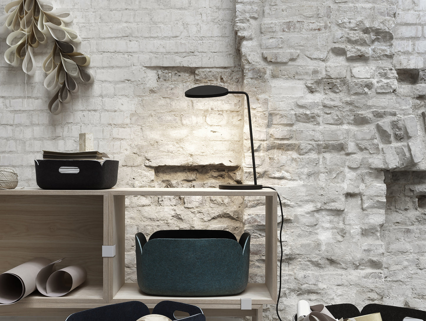 Black Leaf Table Lamp by Muuto