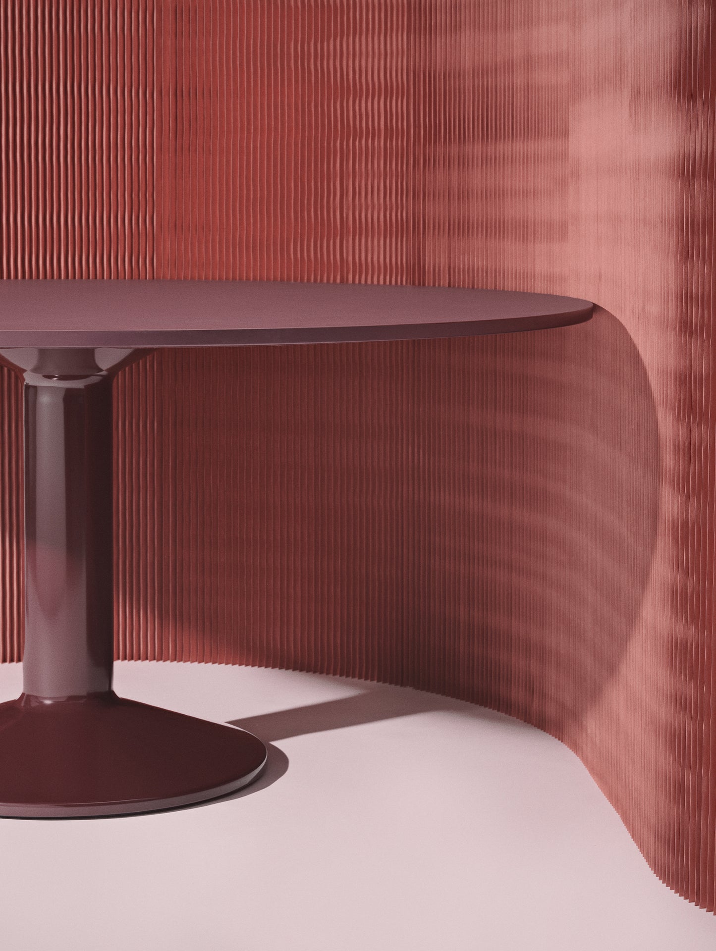 Midst Table by Muuto - Diameter: 160 cm / Dark Red Linoleum Tabletop with Dark Red Steel Base