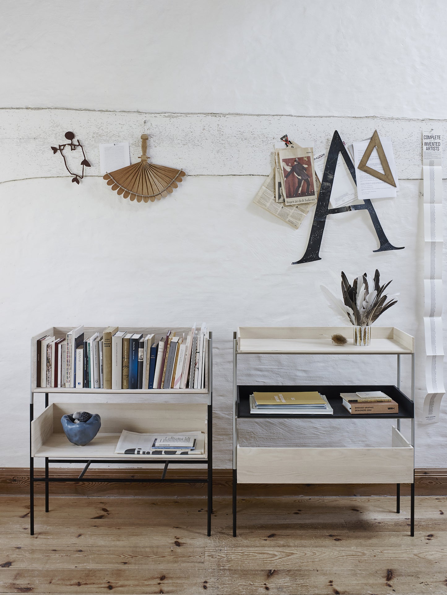 Skagerak Vivlio Shelves - Silk Grey and Black Frames with Oak and Black Oak Shelves