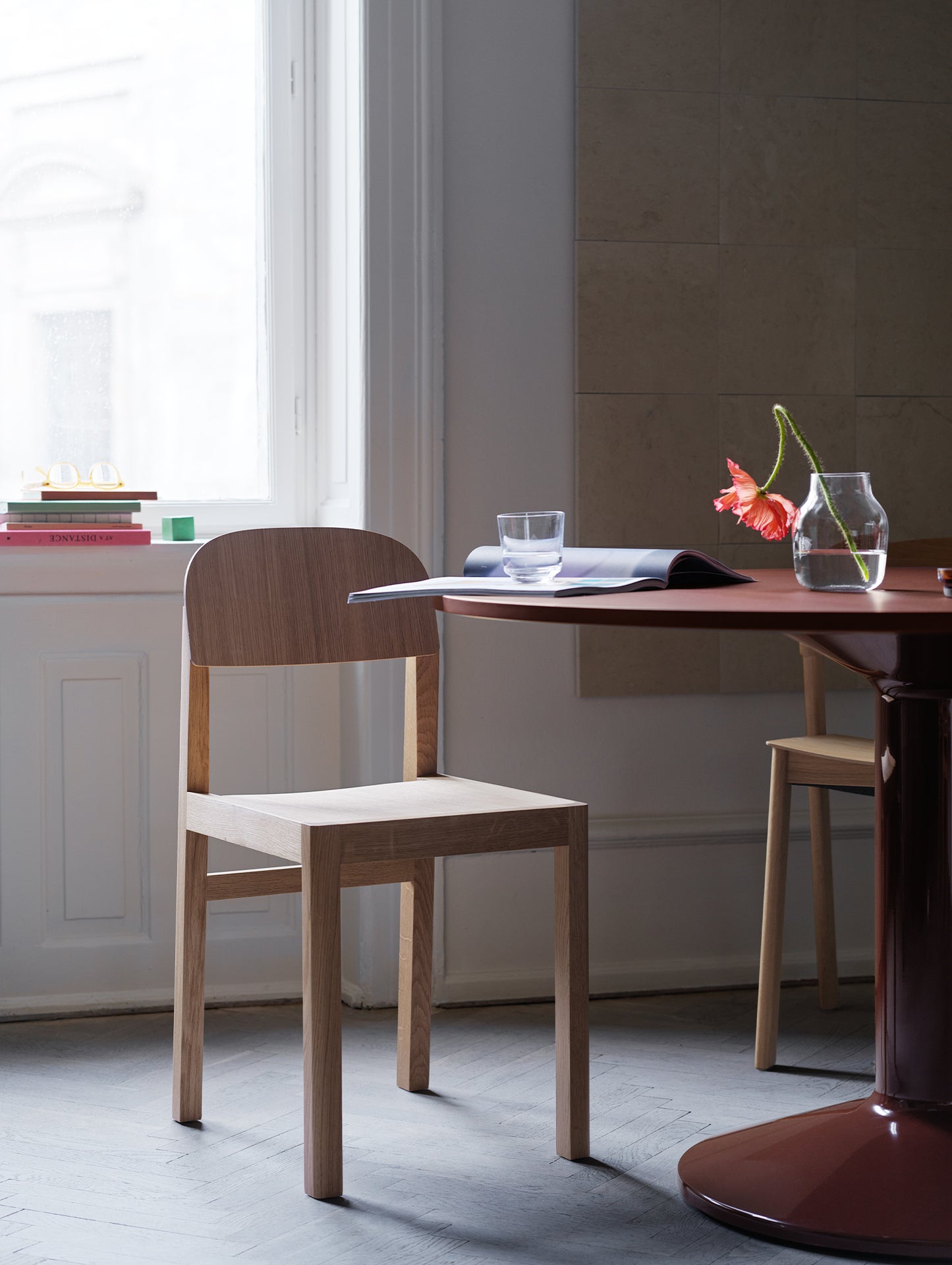 Midst Table by Muuto - Diameter: 120 cm / Dark Red Linoleum Tabletop with Dark Red Steel Base