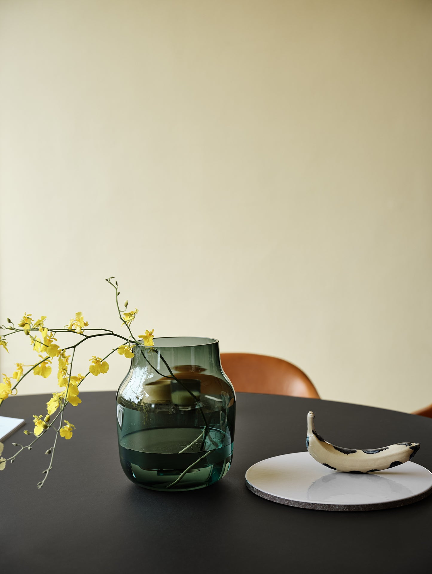 Midst Table by Muuto - Diameter: 160 cm /Black Linoleum Tabletop with Black Steel Base