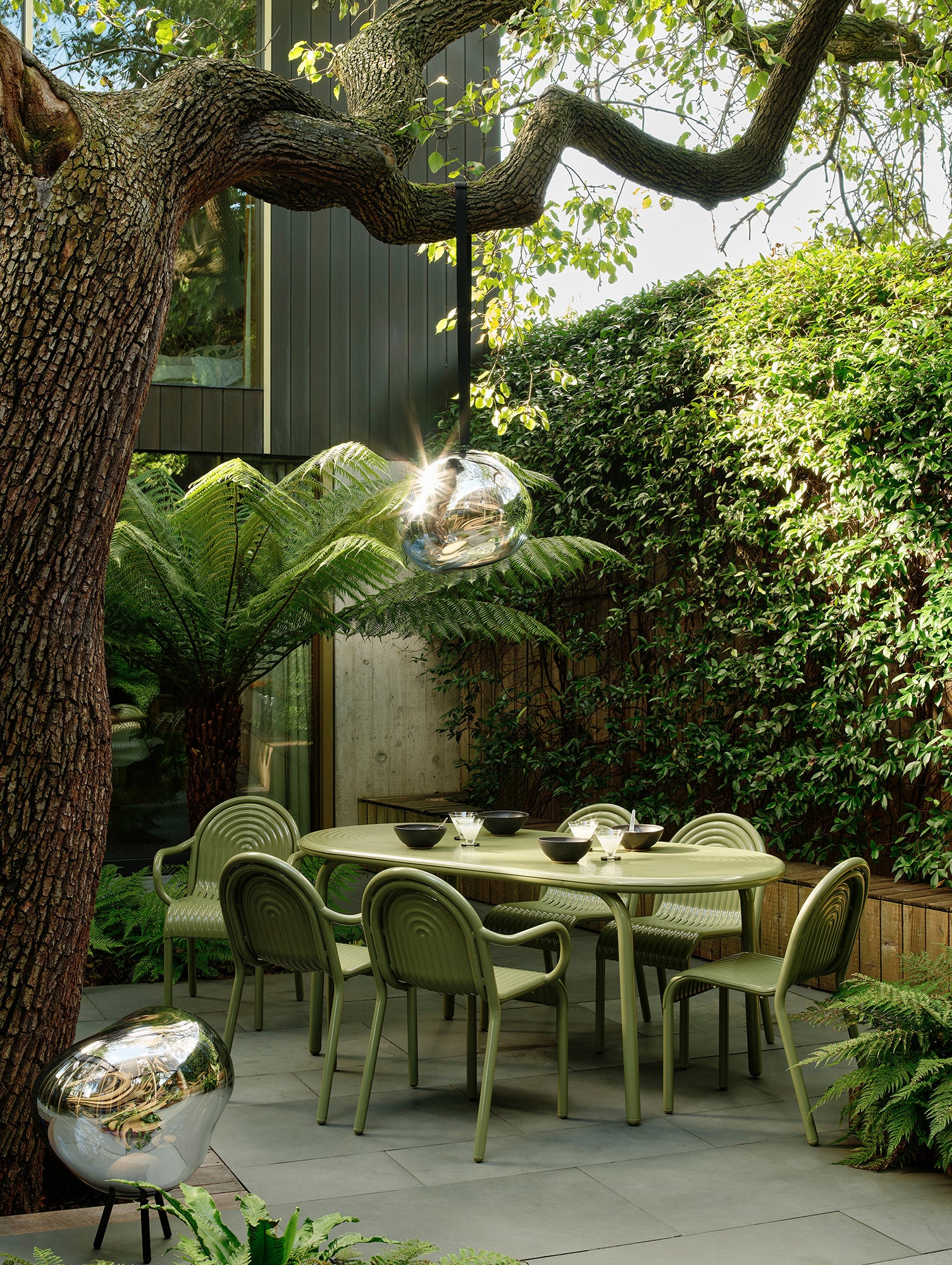 Groove Obround Table by Tom Dixon - Moss