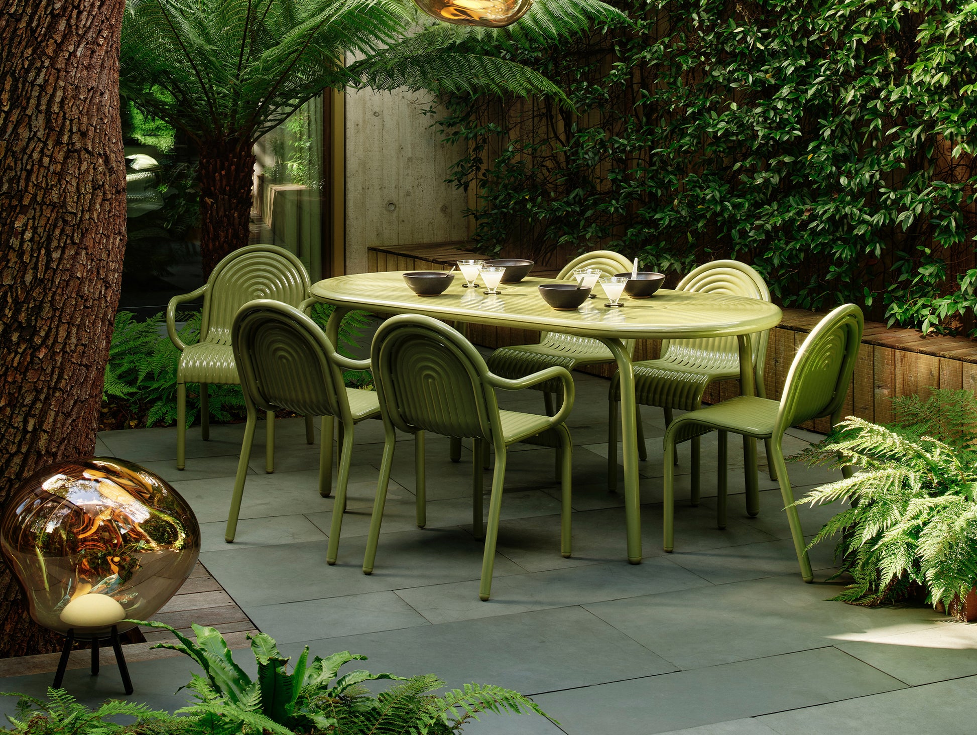 Groove Obround Table by Tom Dixon - Moss
