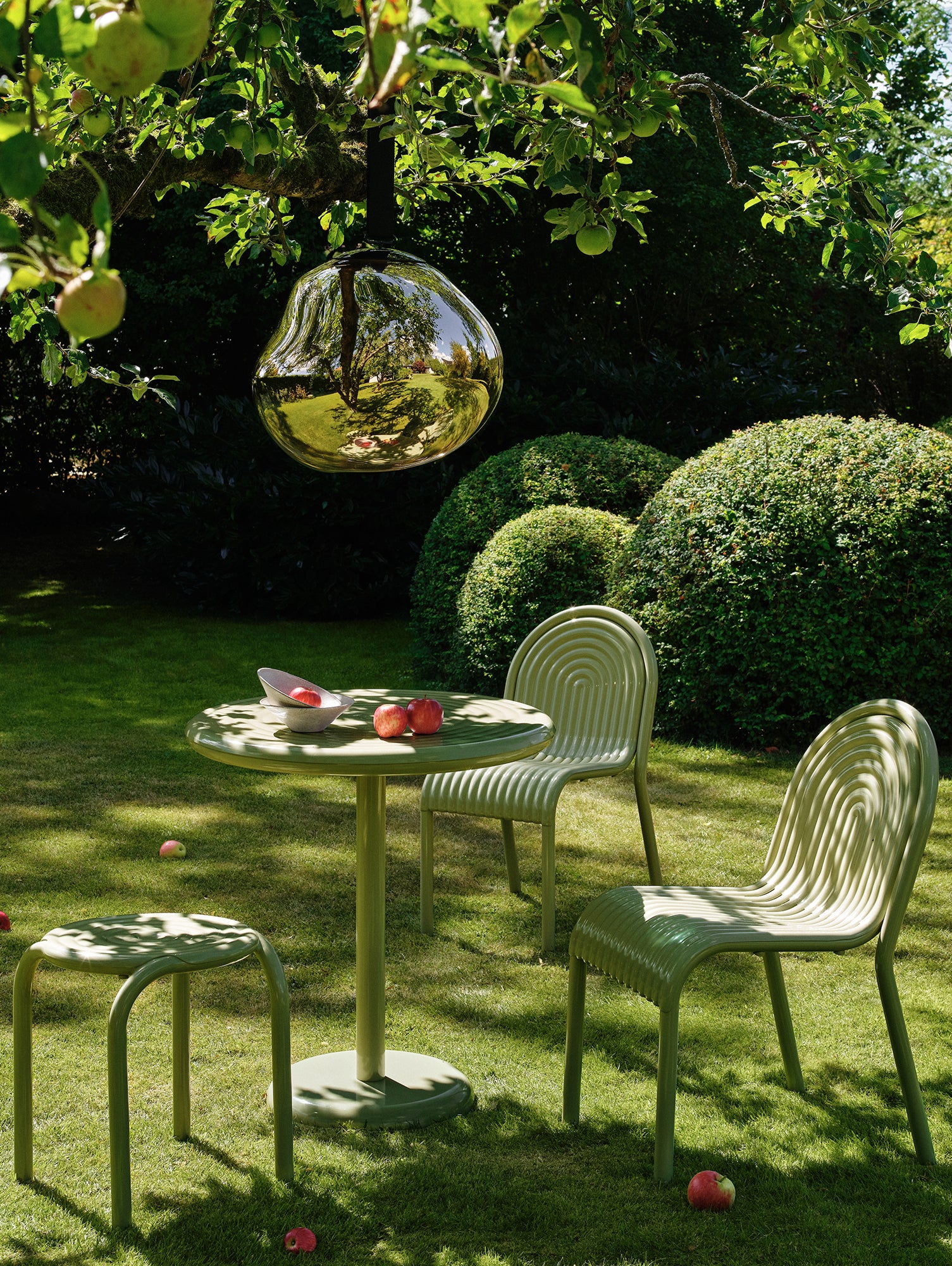 Groove Round Table by Tom Dixon - Moss