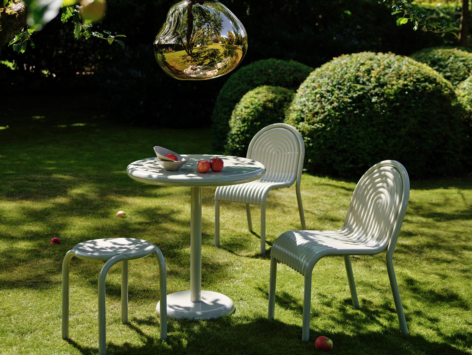 Groove Round Table by Tom Dixon - Putty
