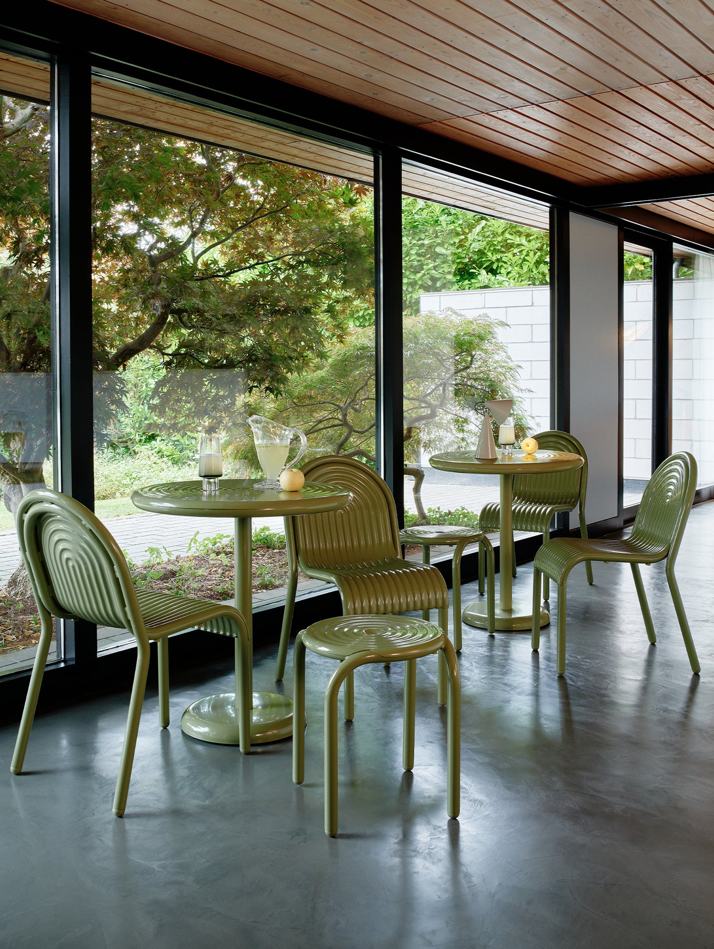 Groove Round Table by Tom Dixon - Moss