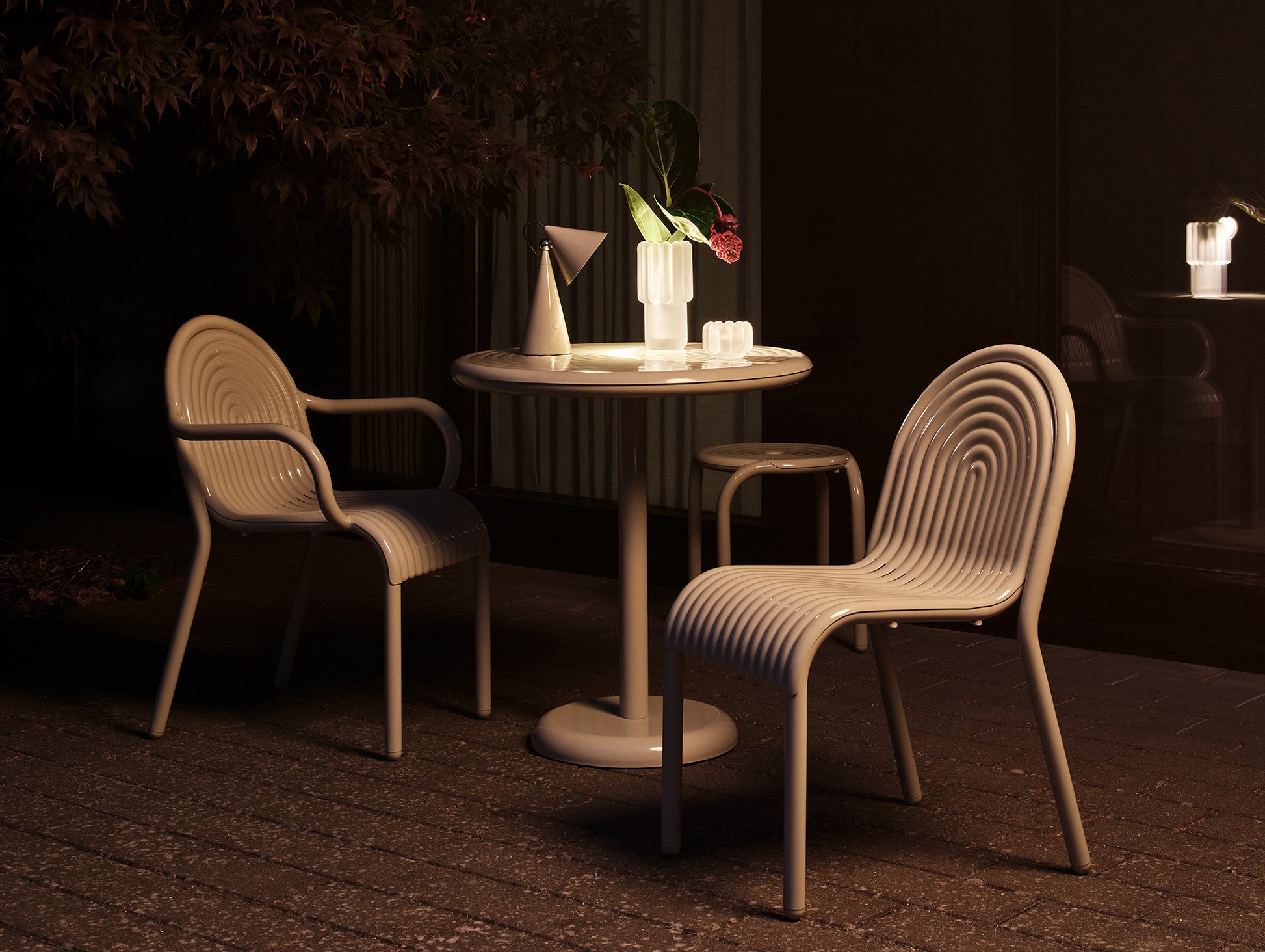Groove Round Table by Tom Dixon - Putty