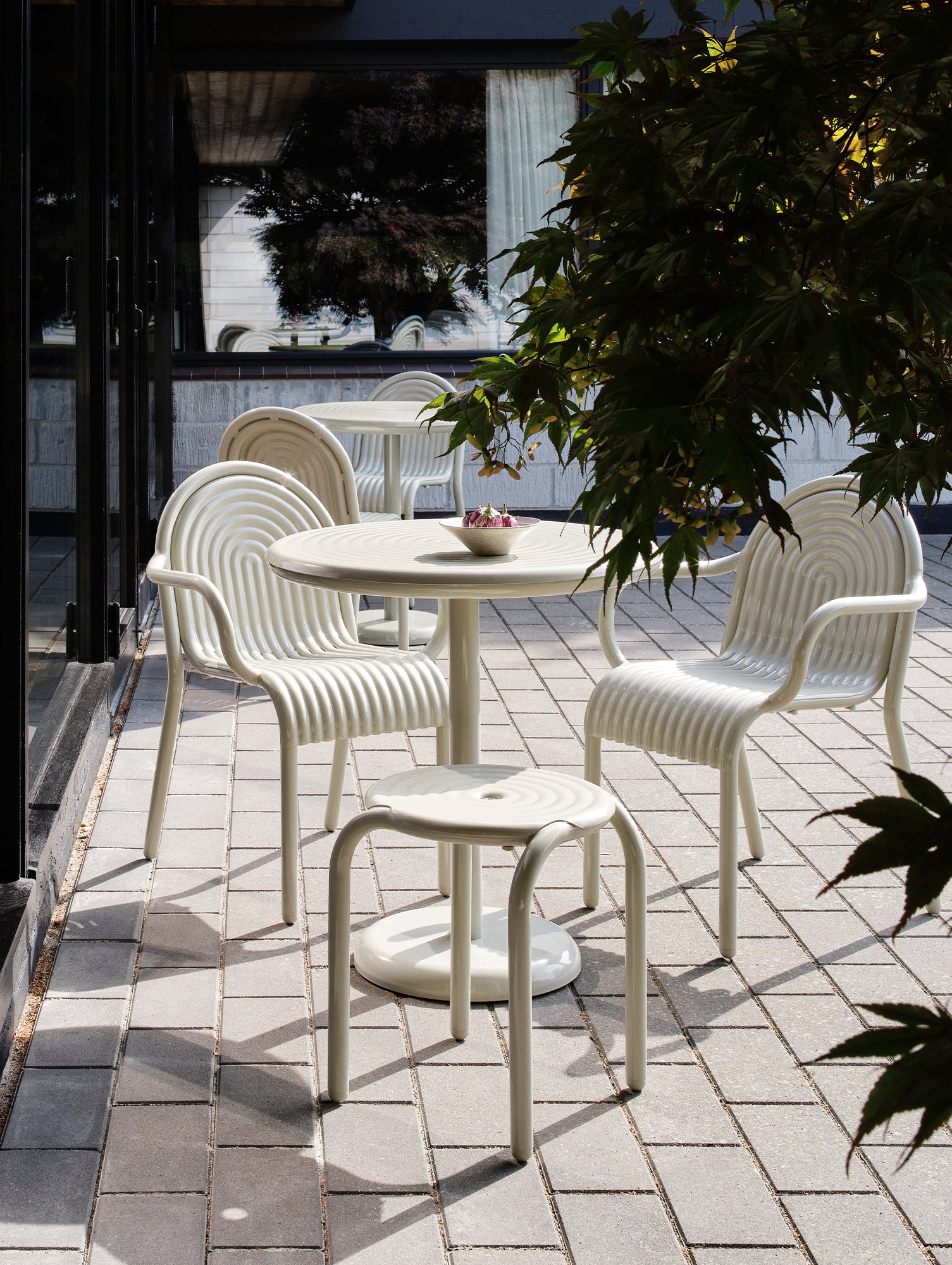 Groove Round Table by Tom Dixon - Putty
