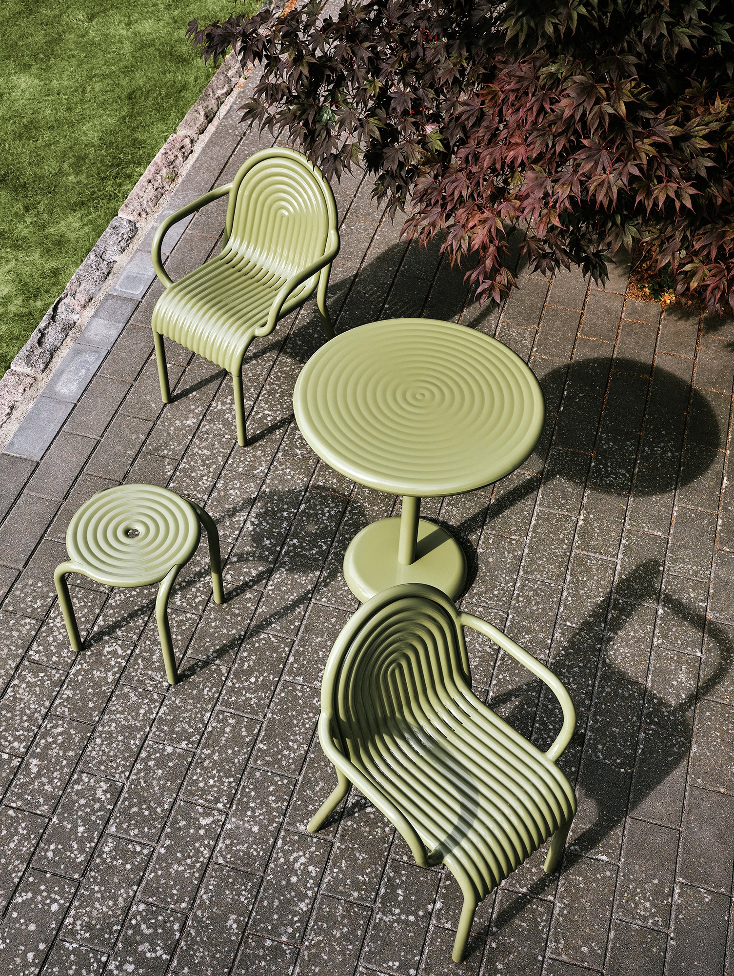 Groove Round Table by Tom Dixon - Moss