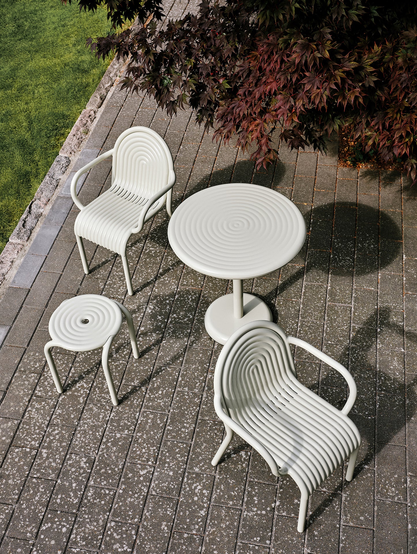 Groove Round Table by Tom Dixon - Putty