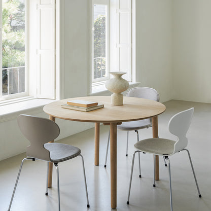 White Lacquered Shell / Hallingdal 65 110