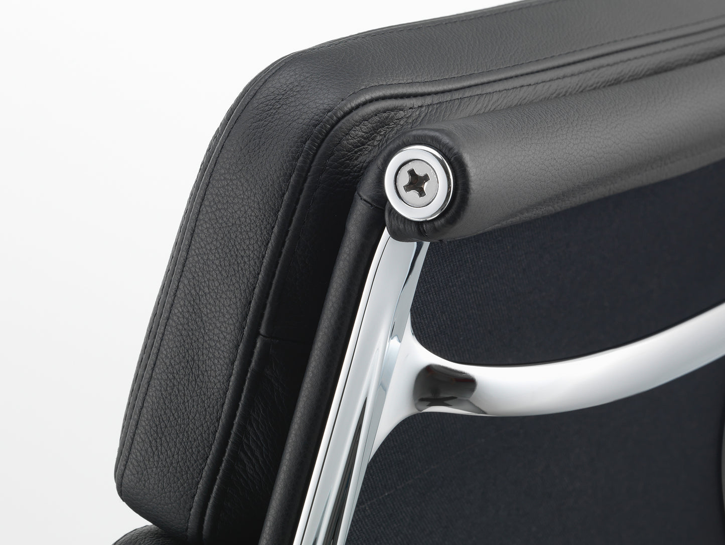 Soft Pad Work Chair EA 217 by Vitra - Chromed Aluminium / Seat: Nero Leather / Back: Plano Nero (L20)