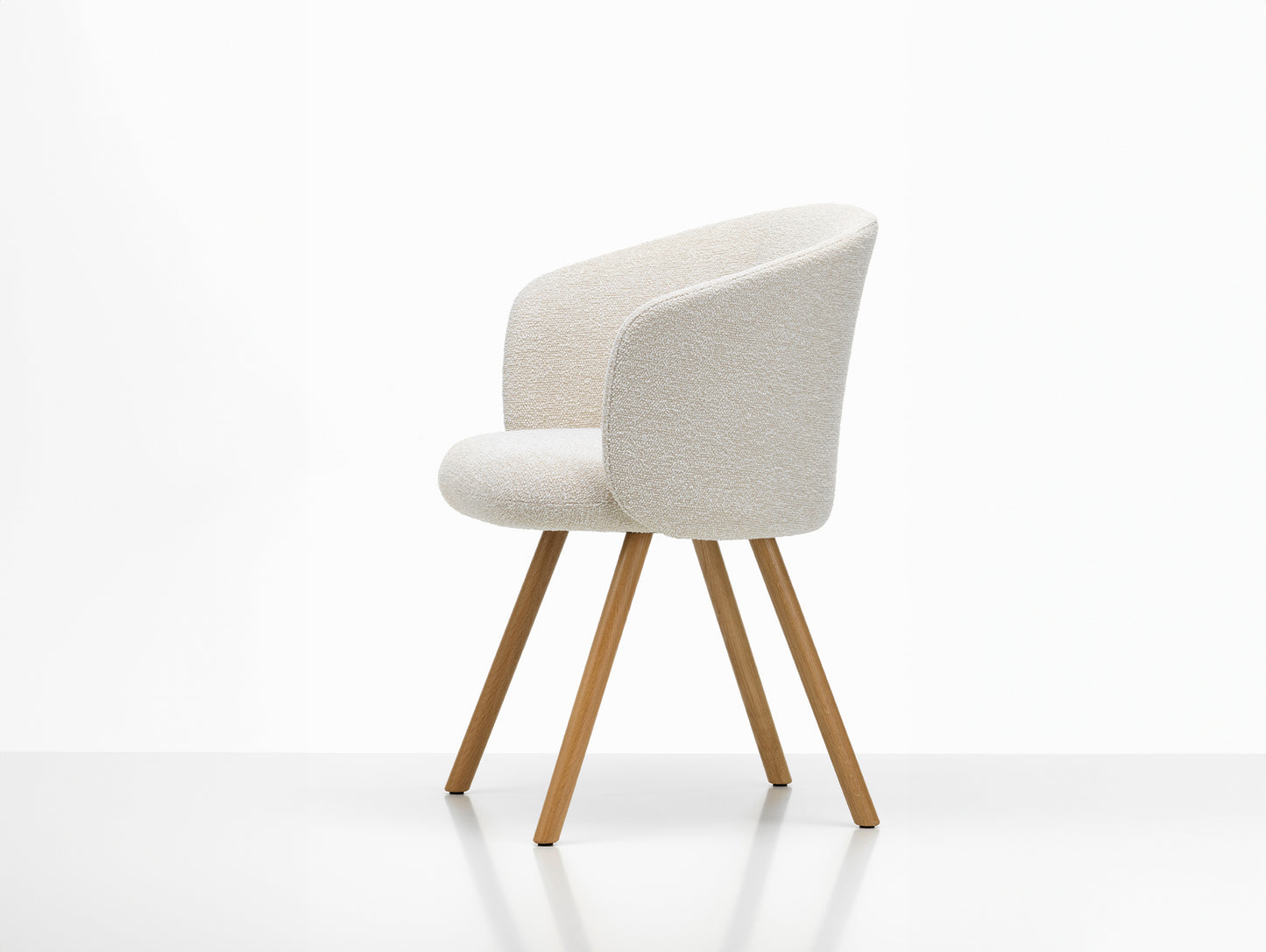 Mikado Mikado Armchair by Vitra - Natural Oak / Nubia 01 Ivory Pearl (F100)