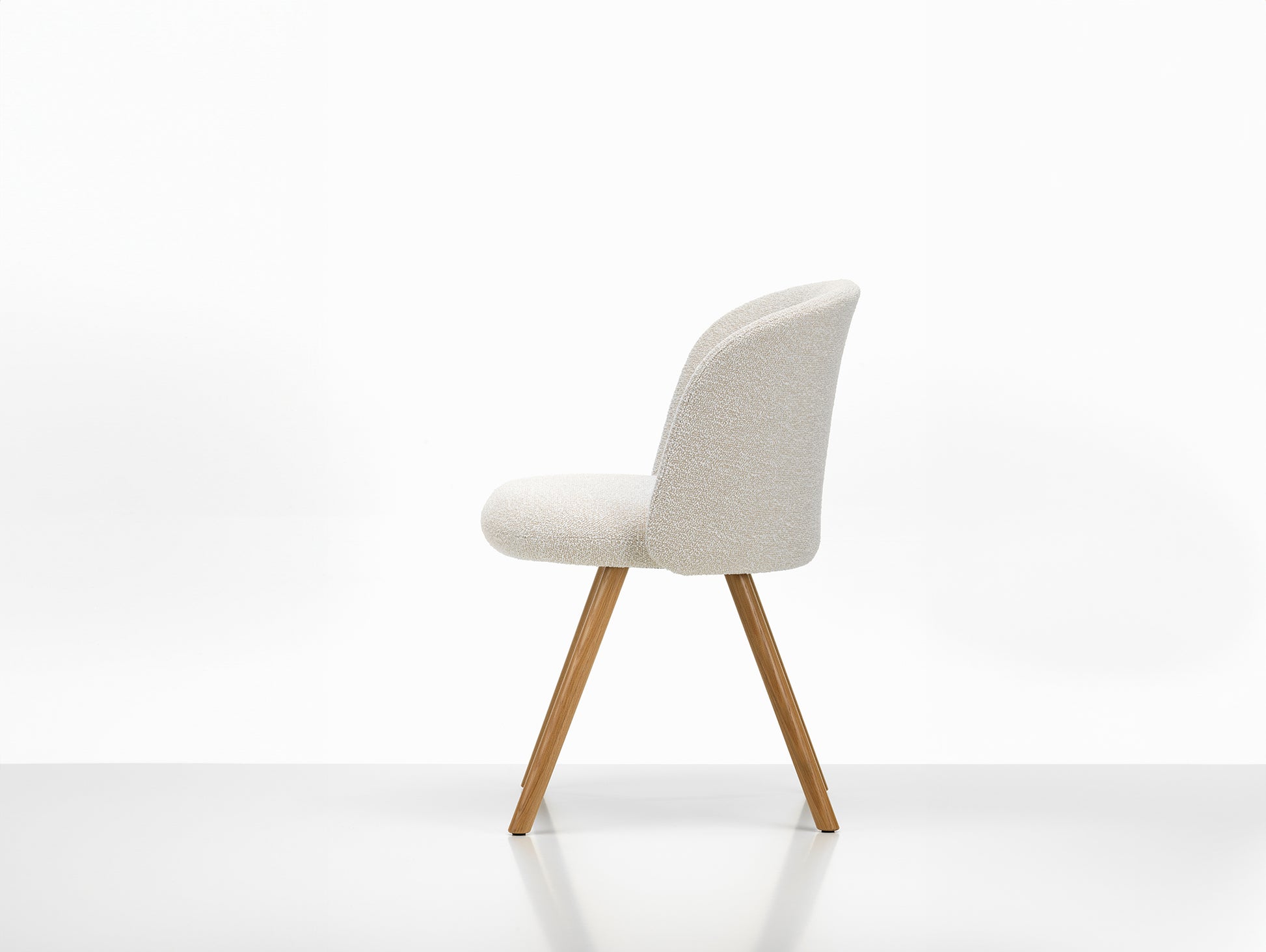 Mikado Side Chair by Vitra - Natural Oak / Nubia 01 Ivory Pearl (F100)