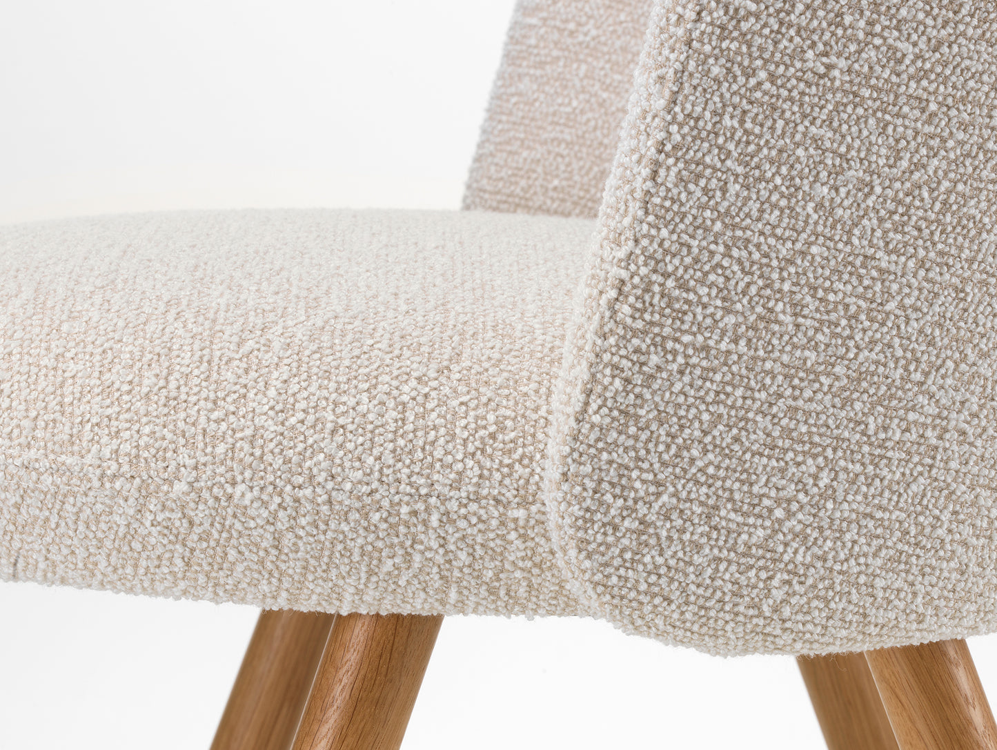 Mikado Side Chair by Vitra - Natural Oak / Nubia 01 Ivory Pearl (F100)