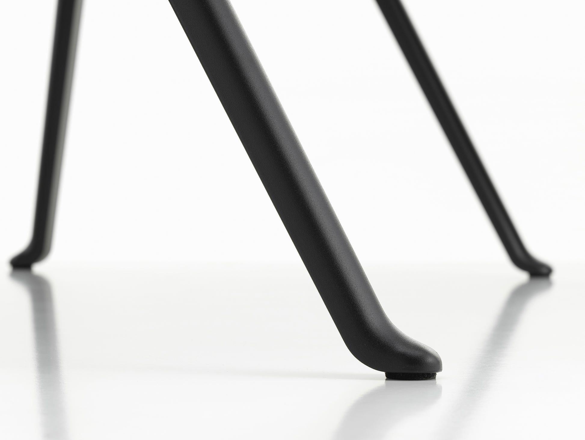 Courier Desk by Vitra - Light Oak Veneer Tabletop / Deep Black Aluminium Base