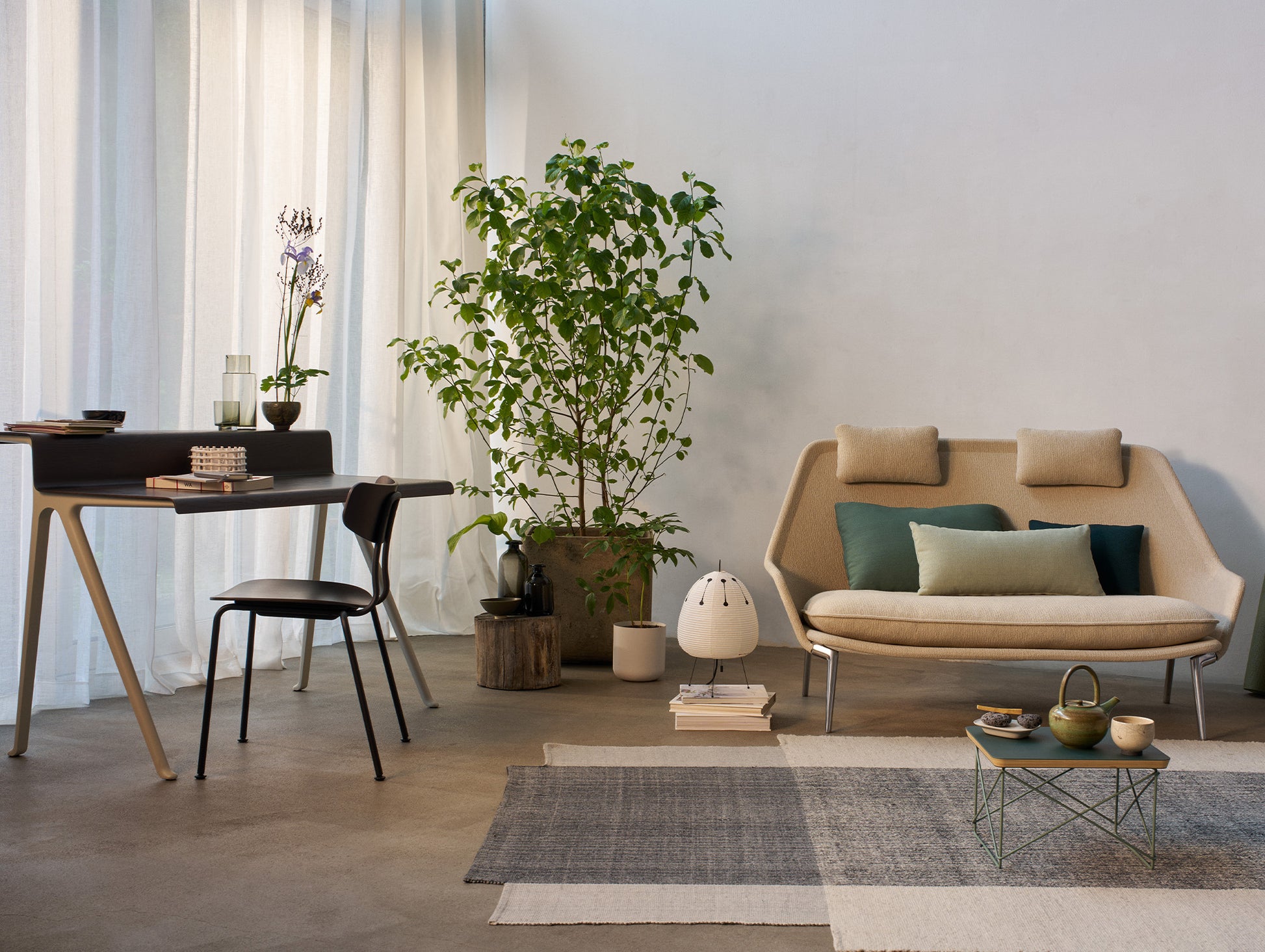 Courier Desk by Vitra