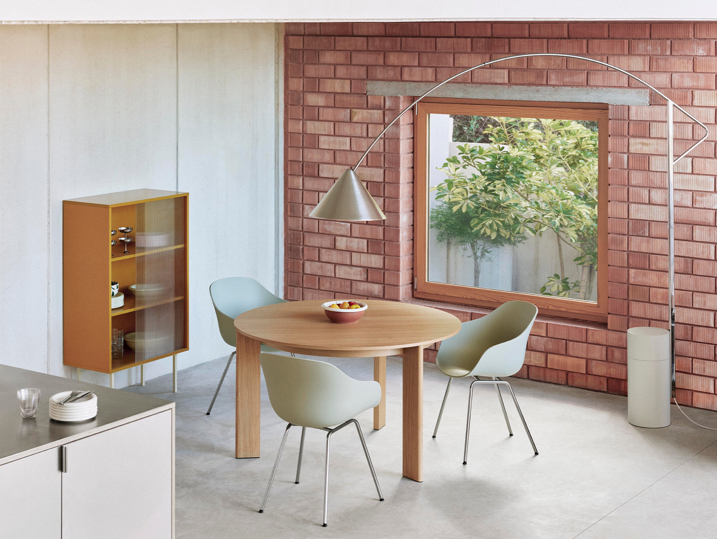 Chisel 20 Table Round by HAY - D127 cm / Lacquered Oak Veneer