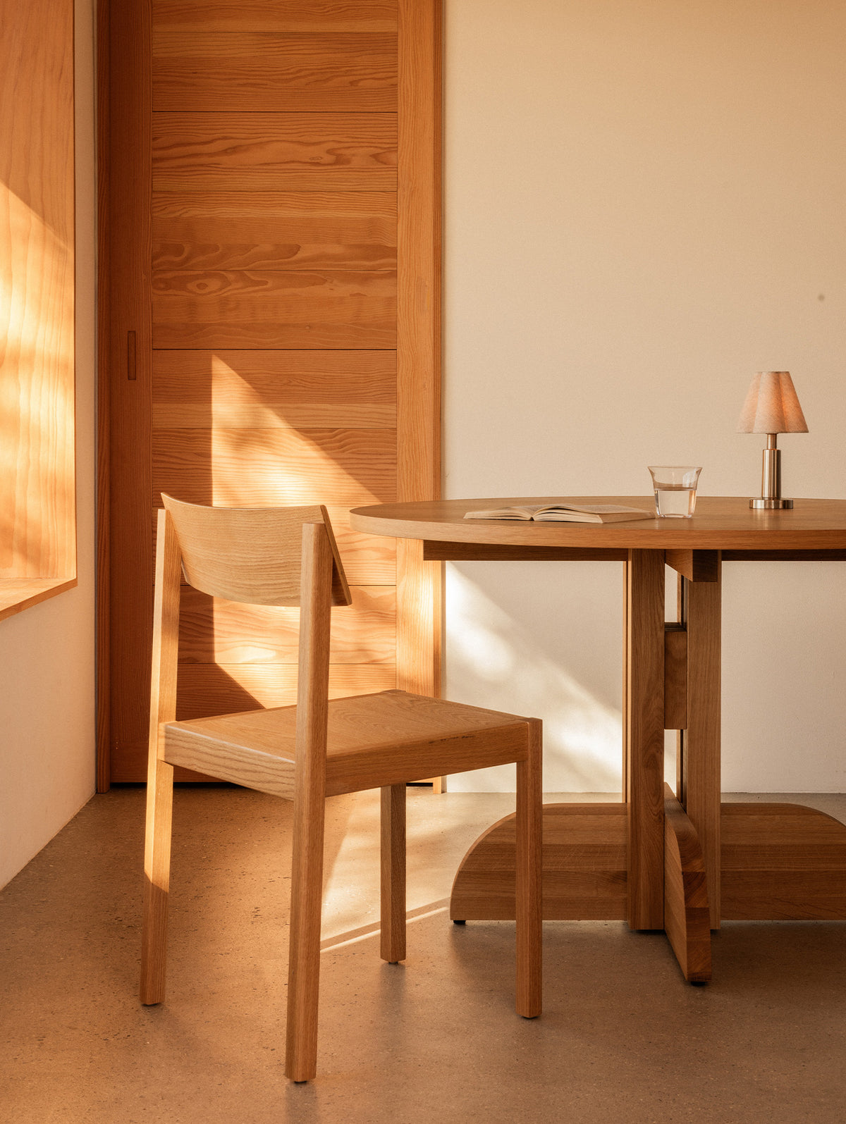 Puffin Round Dining Table (Solid Oak)